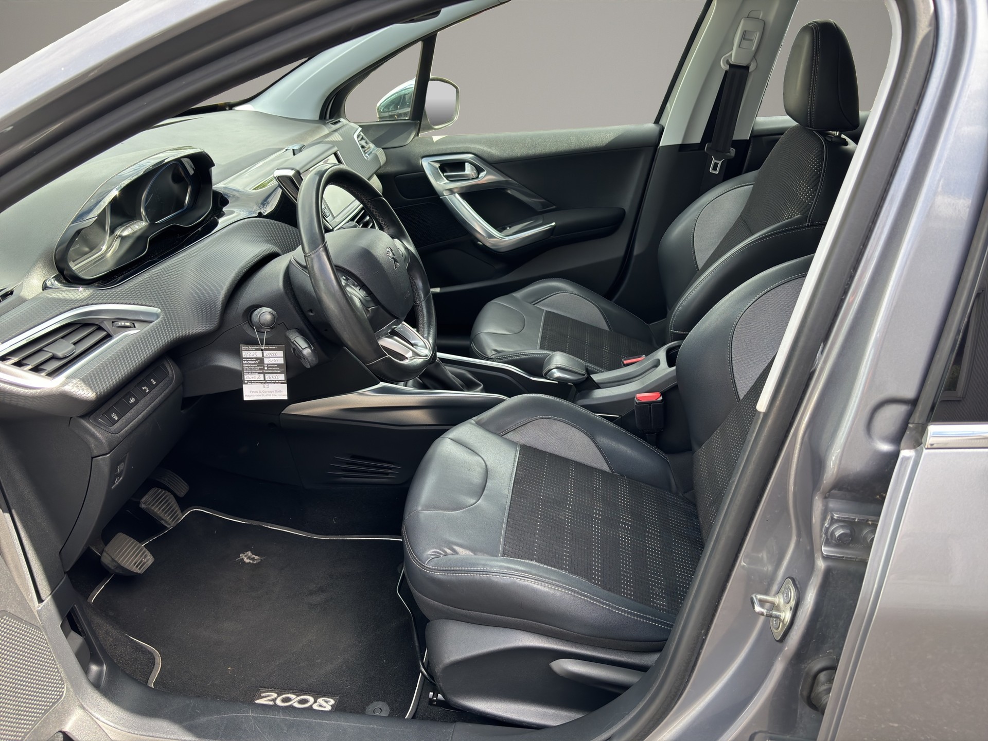 PEUGEOT 2008 1.6 VTI Allure-image-9
