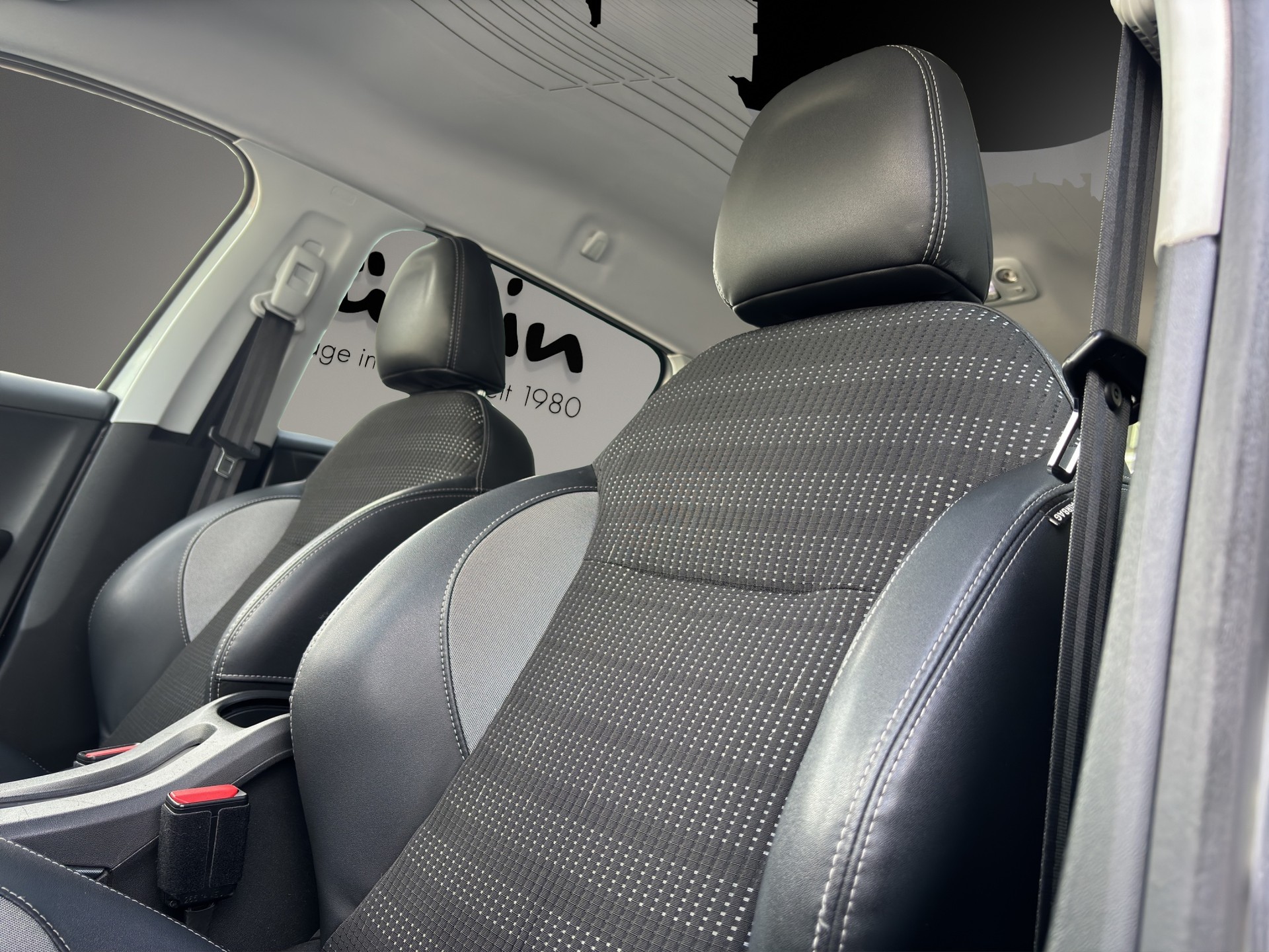 PEUGEOT 2008 1.6 VTI Allure-image-19