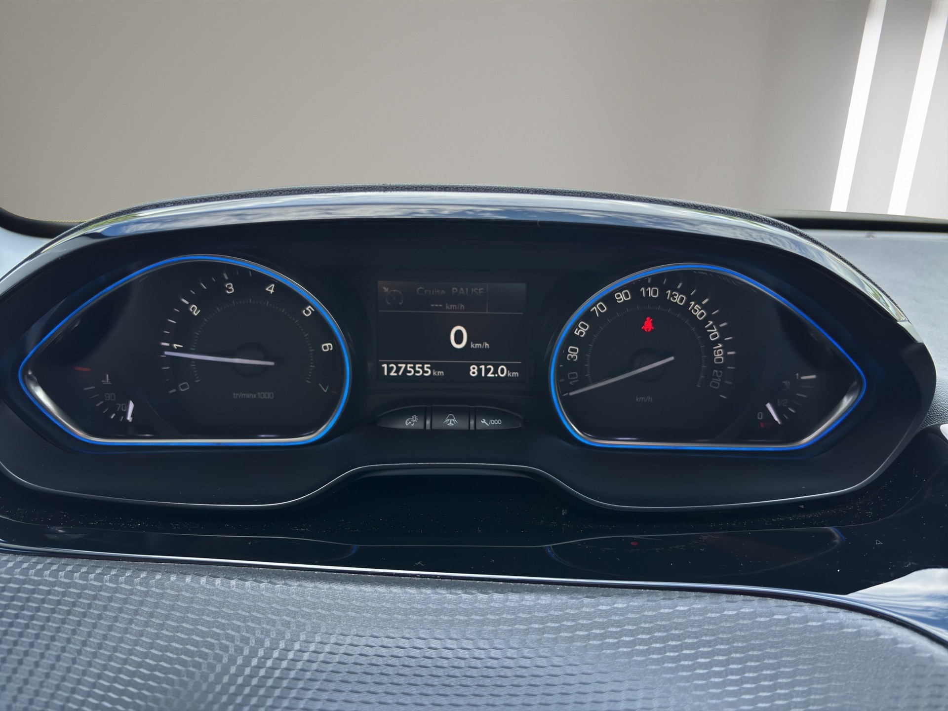 PEUGEOT 2008 1.6 VTI Allure-image-11