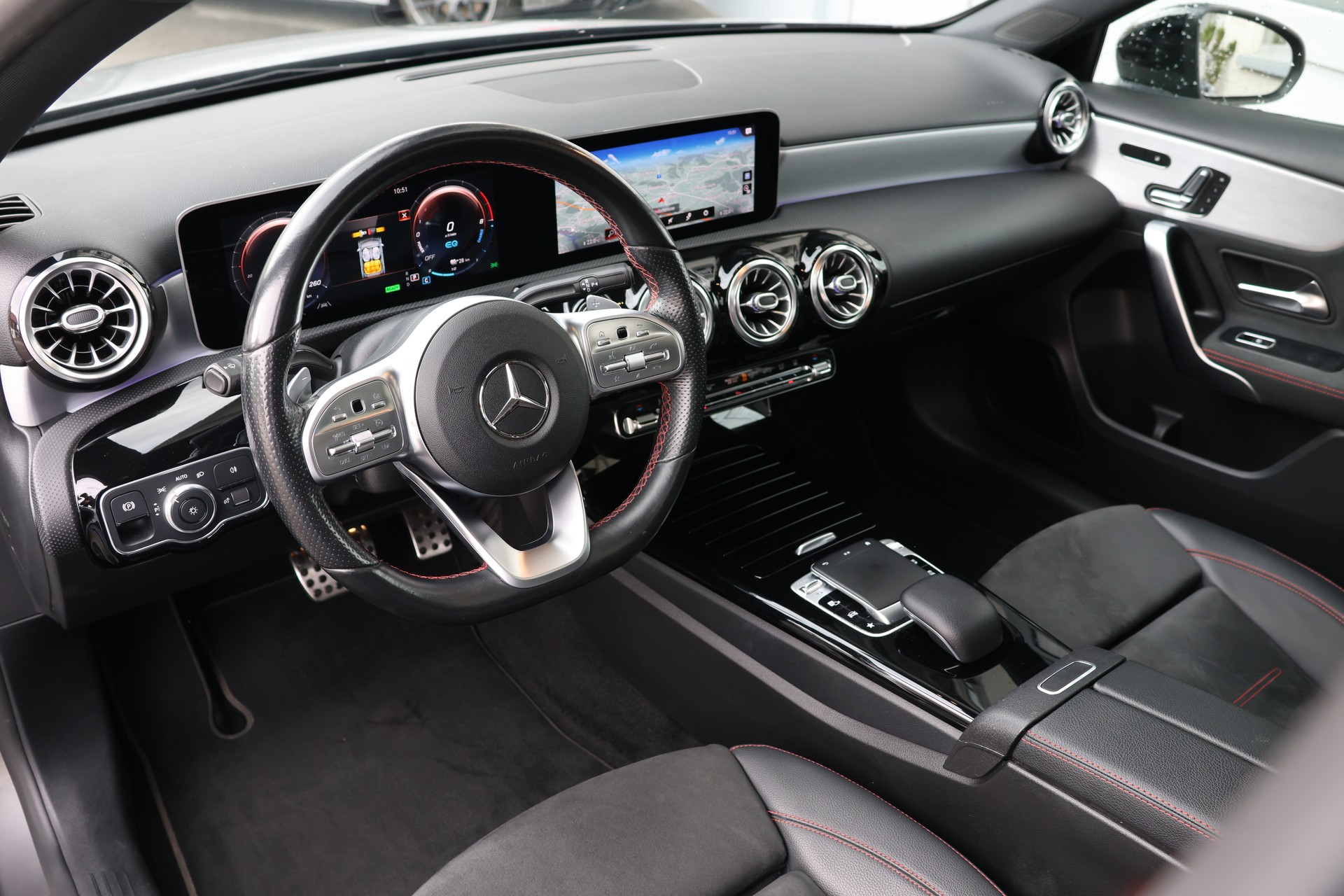 MERCEDES-BENZ A 250e AMG Line 8G-DCT (CH)-image-12