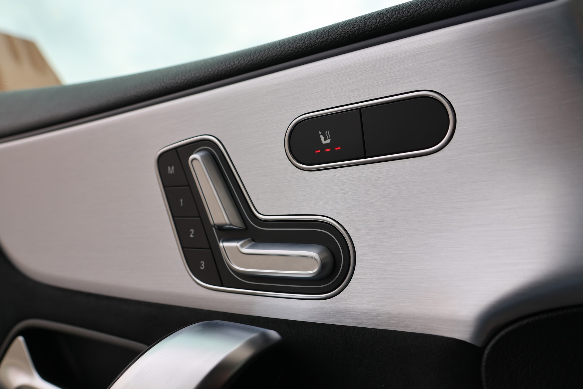 MERCEDES-BENZ A 250e AMG Line 8G-DCT (CH)-image-11