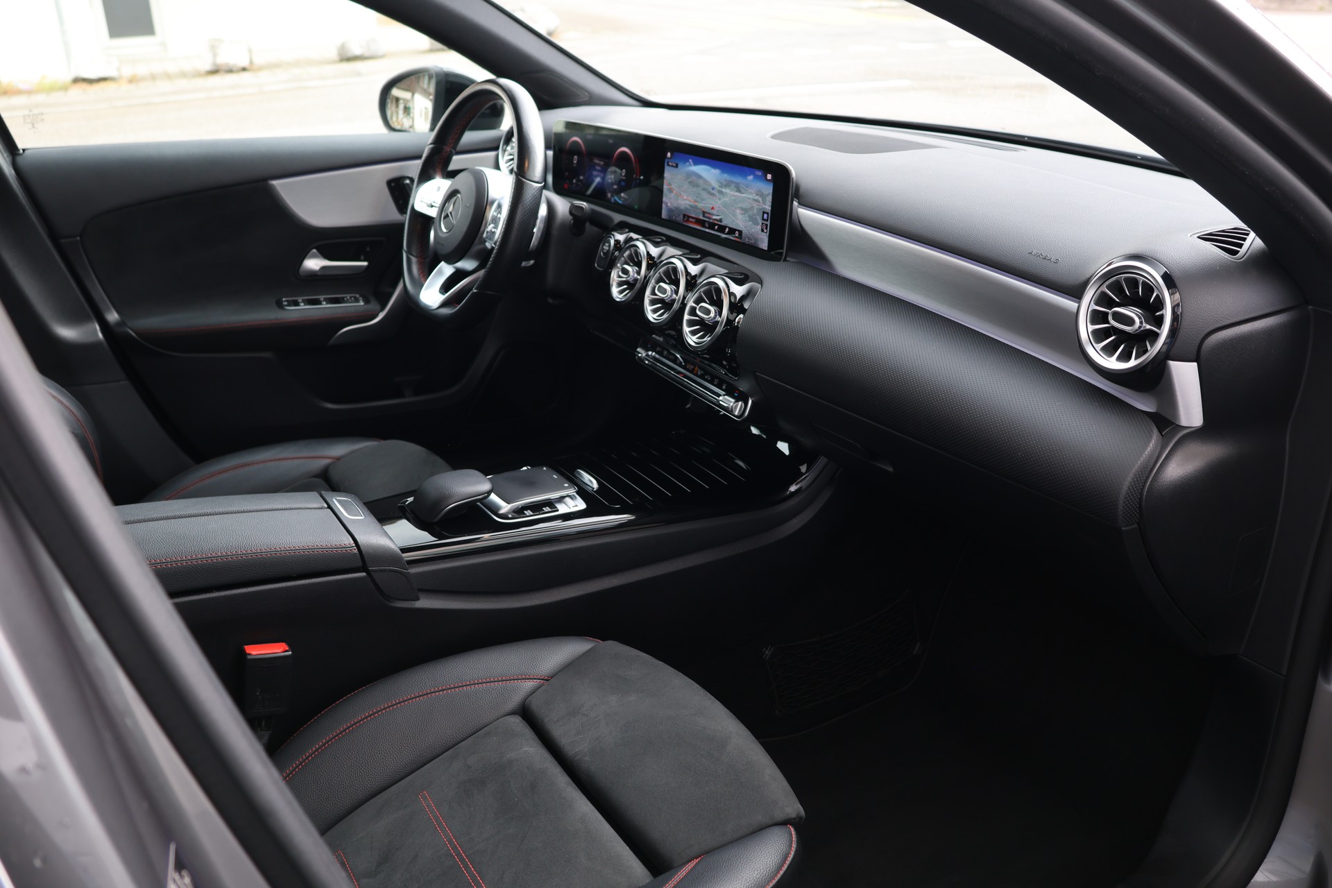 MERCEDES-BENZ A 250e AMG Line 8G-DCT (CH)-image-18