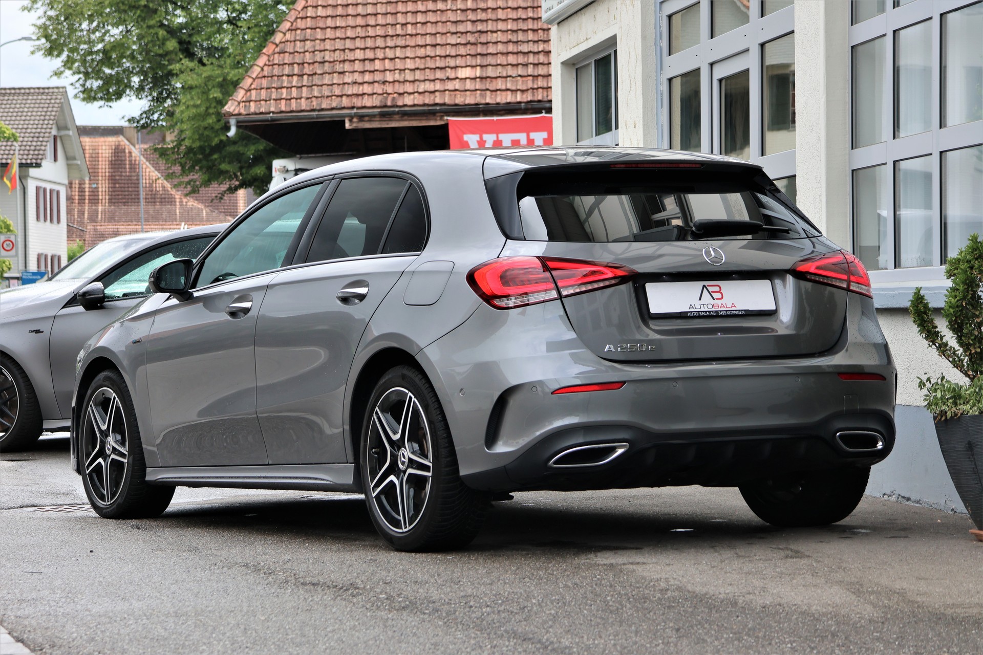MERCEDES-BENZ A 250e AMG Line 8G-DCT (CH)-image-2