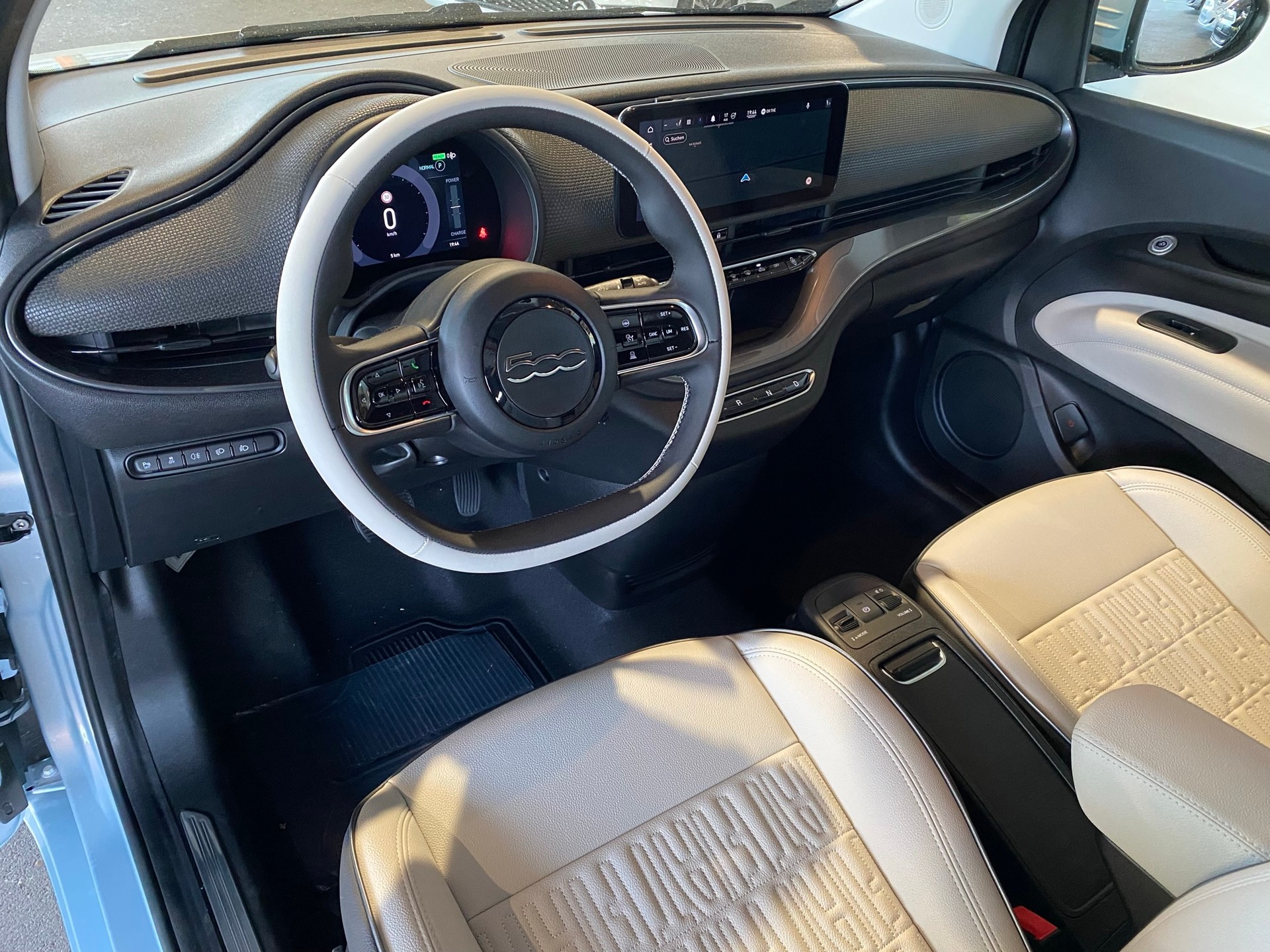 FIAT 500 electric Cabrio La Prima Cel-image-2