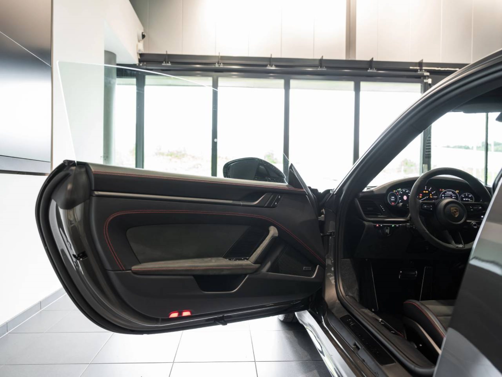 PORSCHE 911 Carrera GTS-image-17