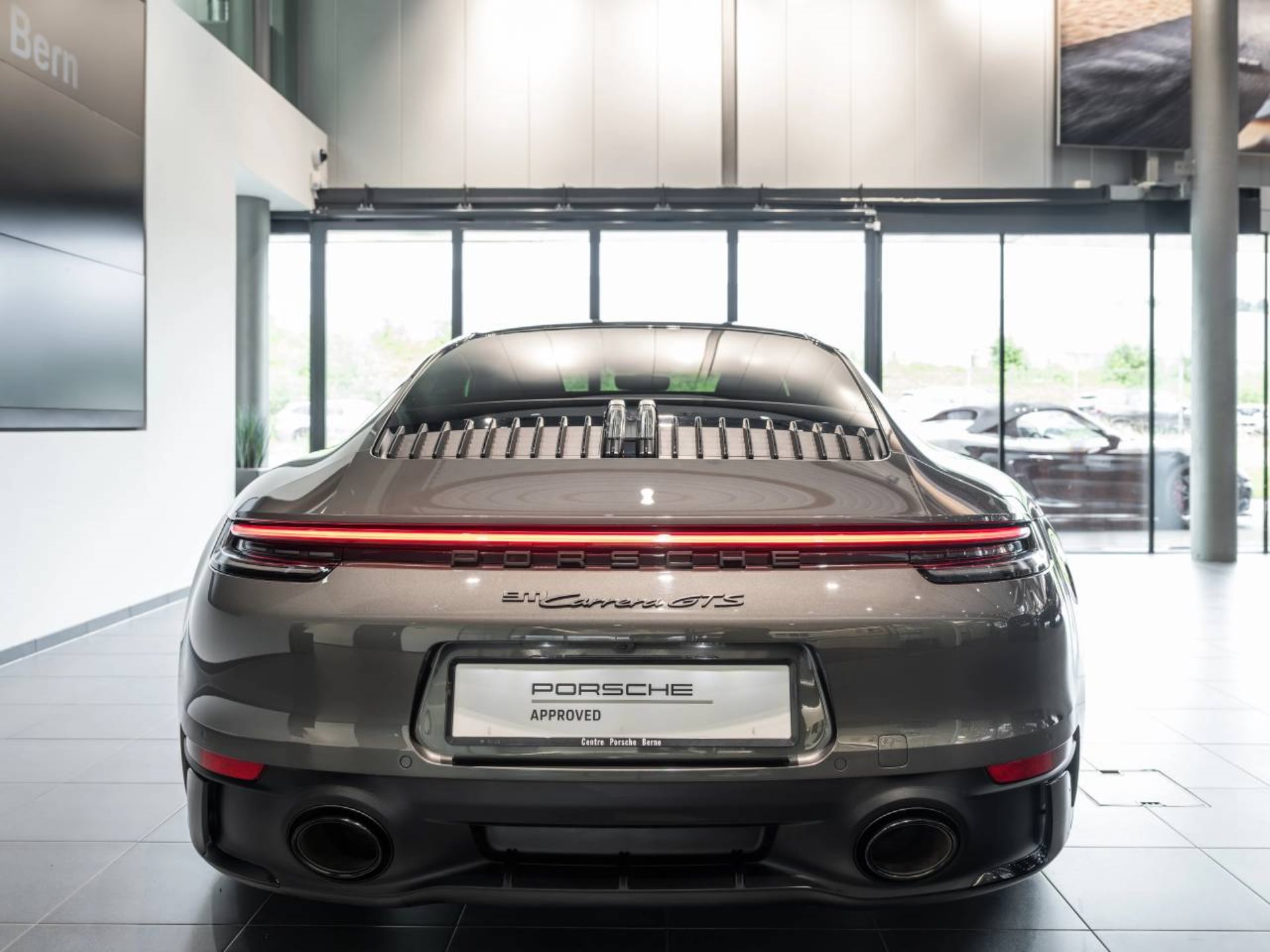 PORSCHE 911 Carrera GTS-image-5