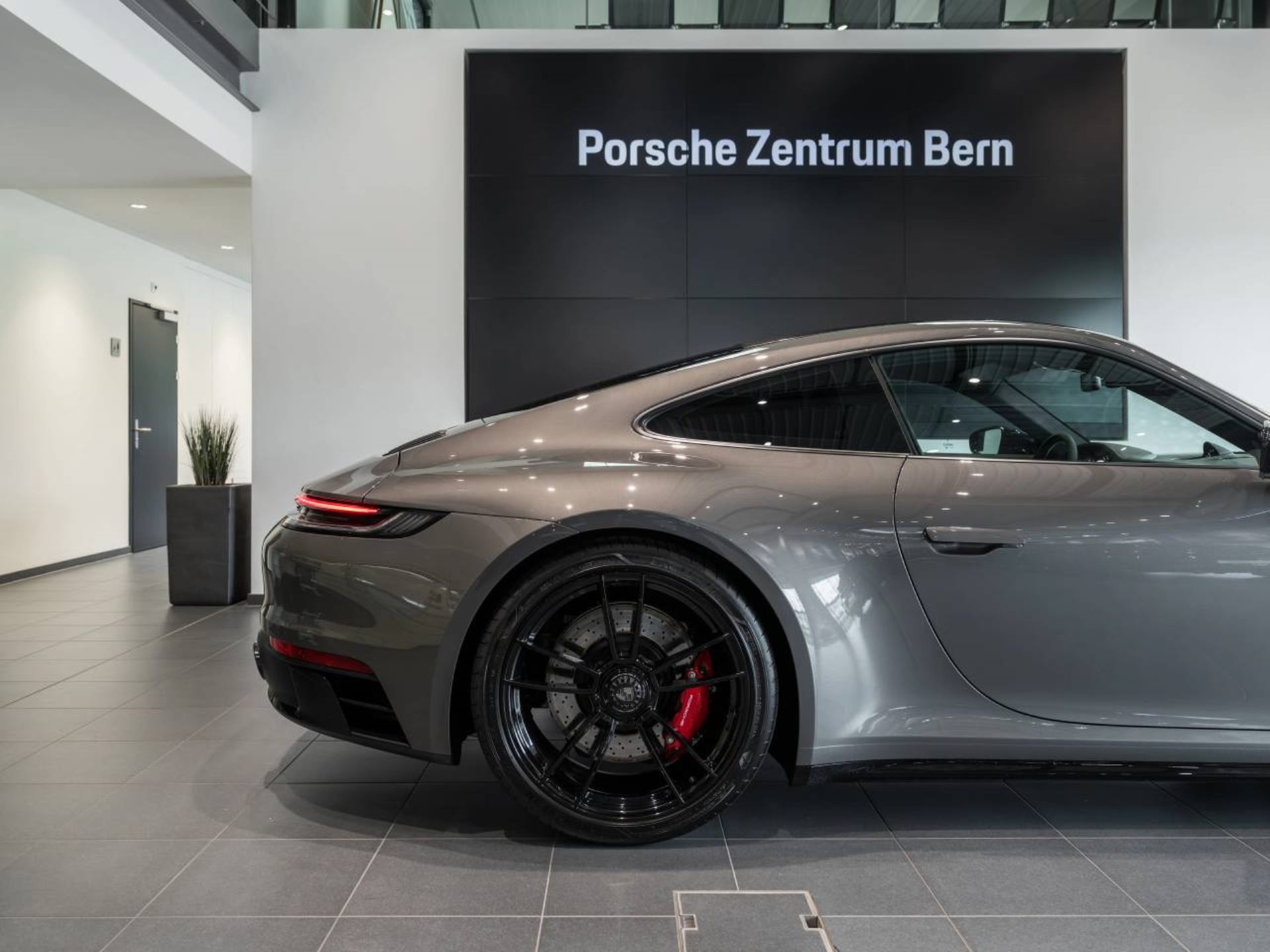 PORSCHE 911 Carrera GTS-image-10