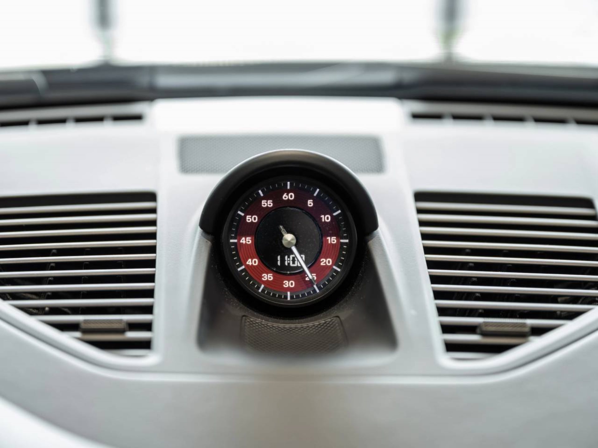 PORSCHE 911 Carrera GTS-image-28
