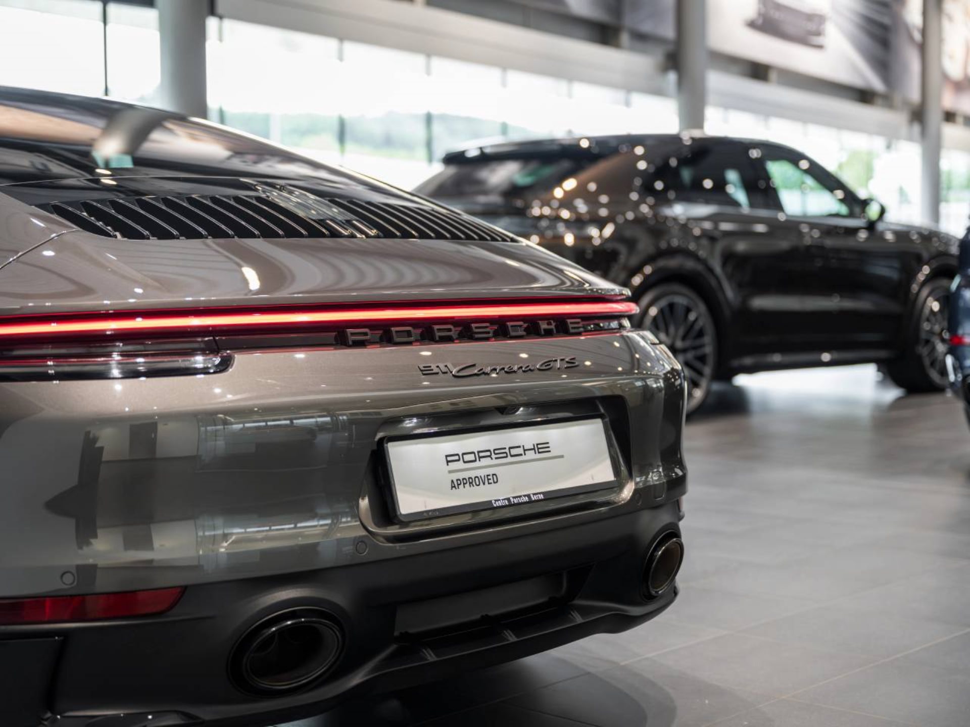 PORSCHE 911 Carrera GTS-image-25