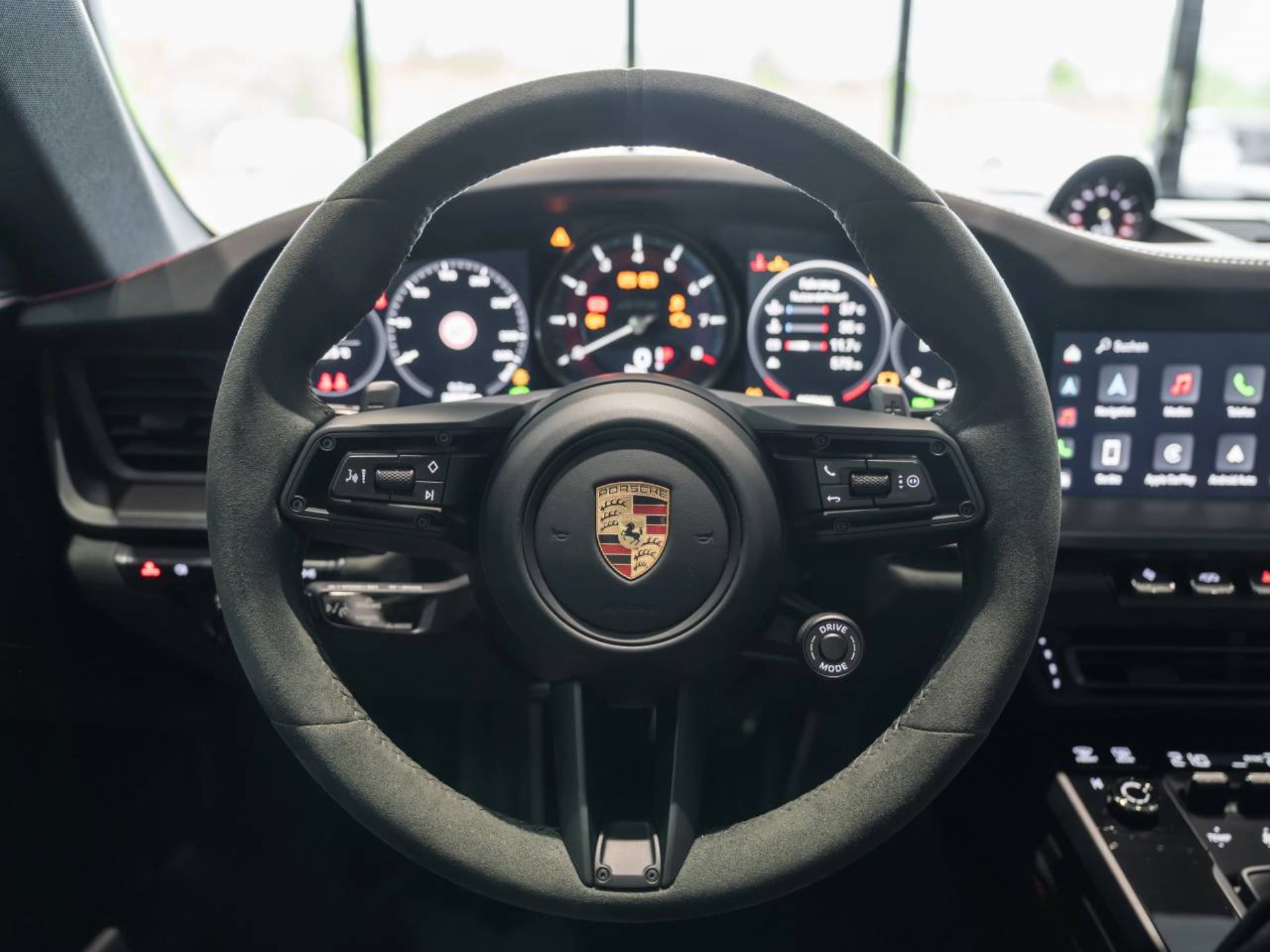PORSCHE 911 Carrera GTS-image-12