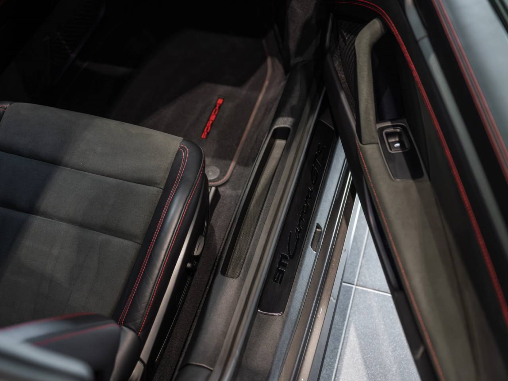 PORSCHE 911 Carrera GTS-image-20