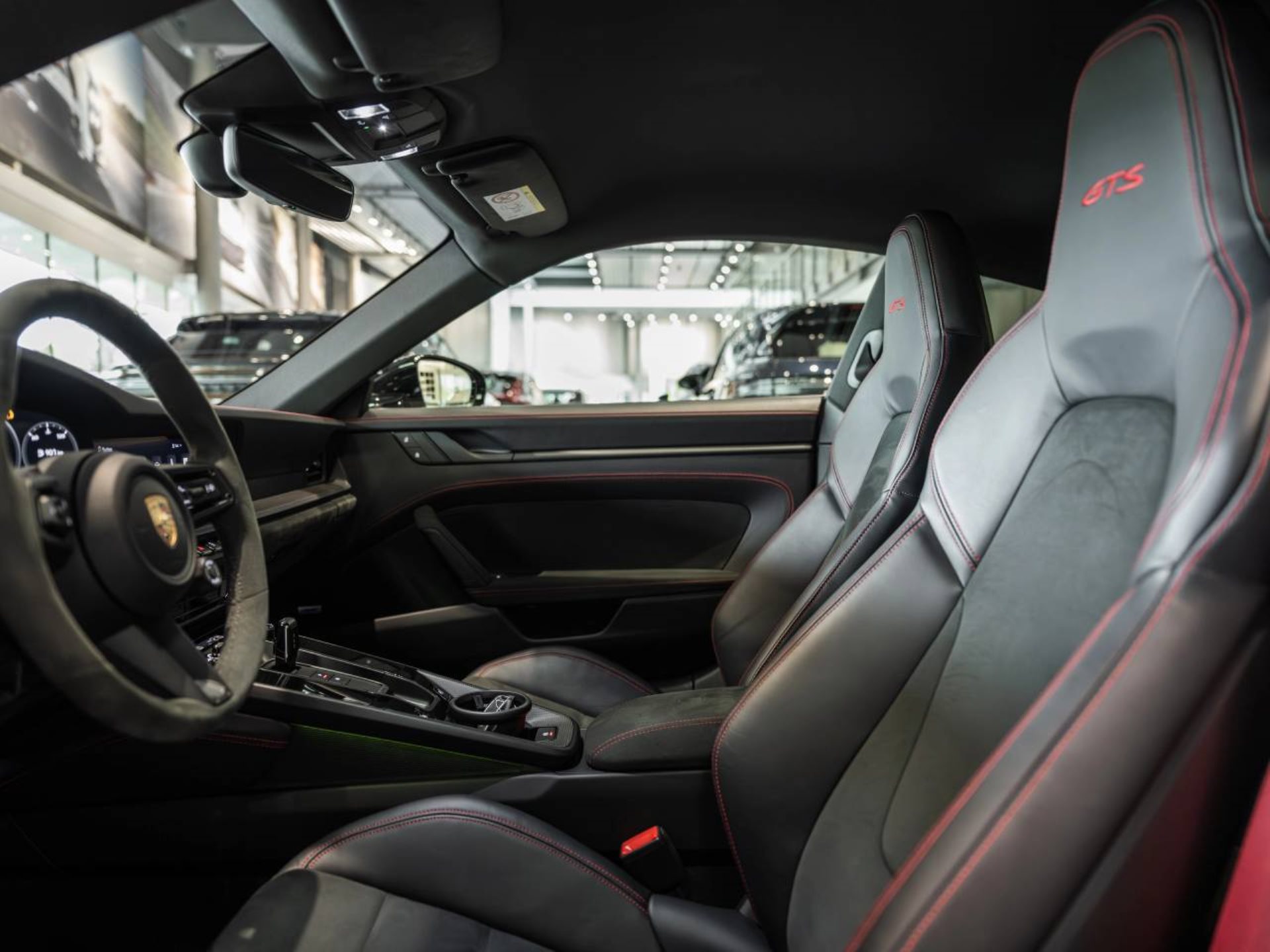 PORSCHE 911 Carrera GTS-image-3