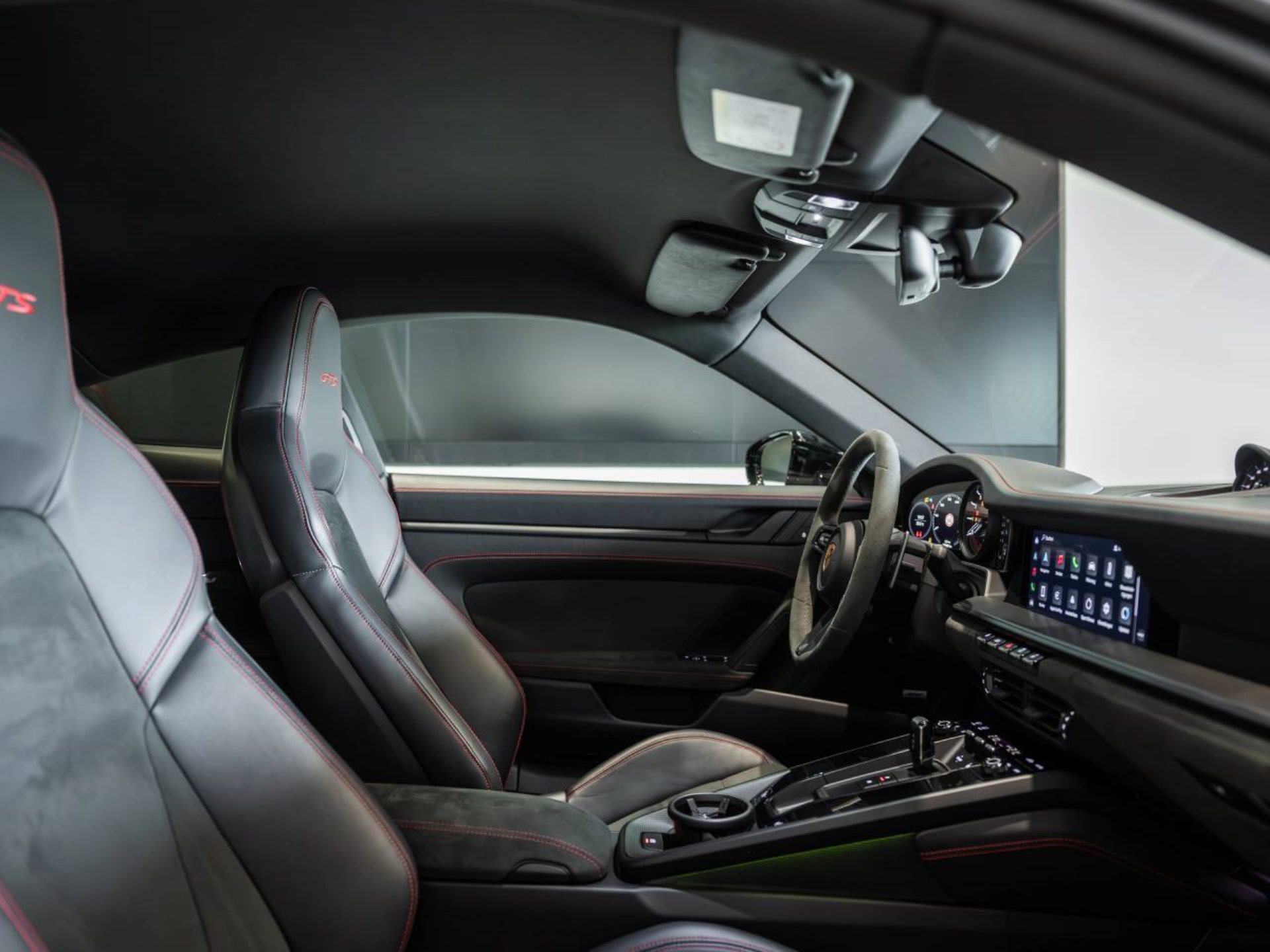 PORSCHE 911 Carrera GTS-image-14