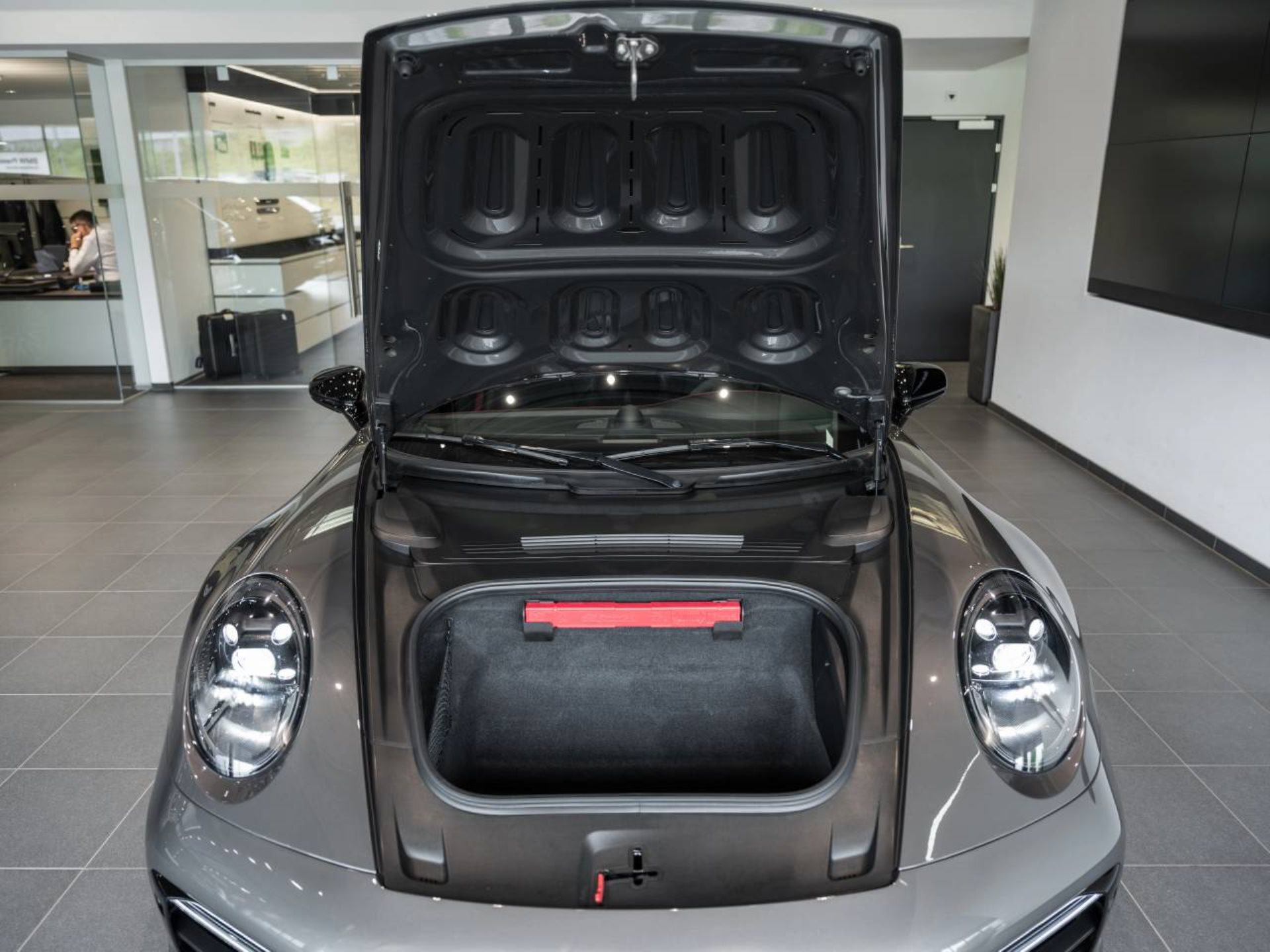 PORSCHE 911 Carrera GTS-image-9