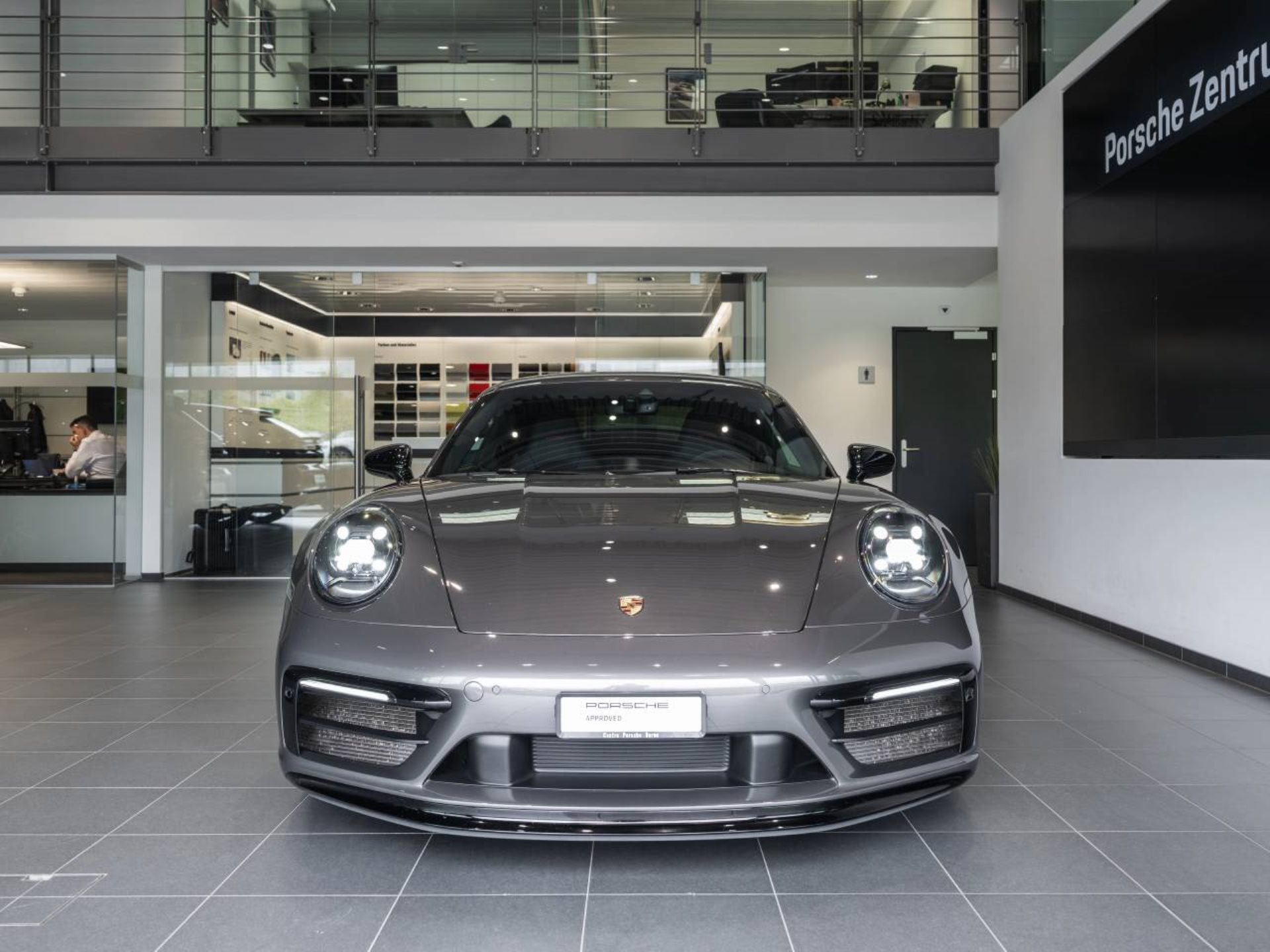 PORSCHE 911 Carrera GTS-image-8