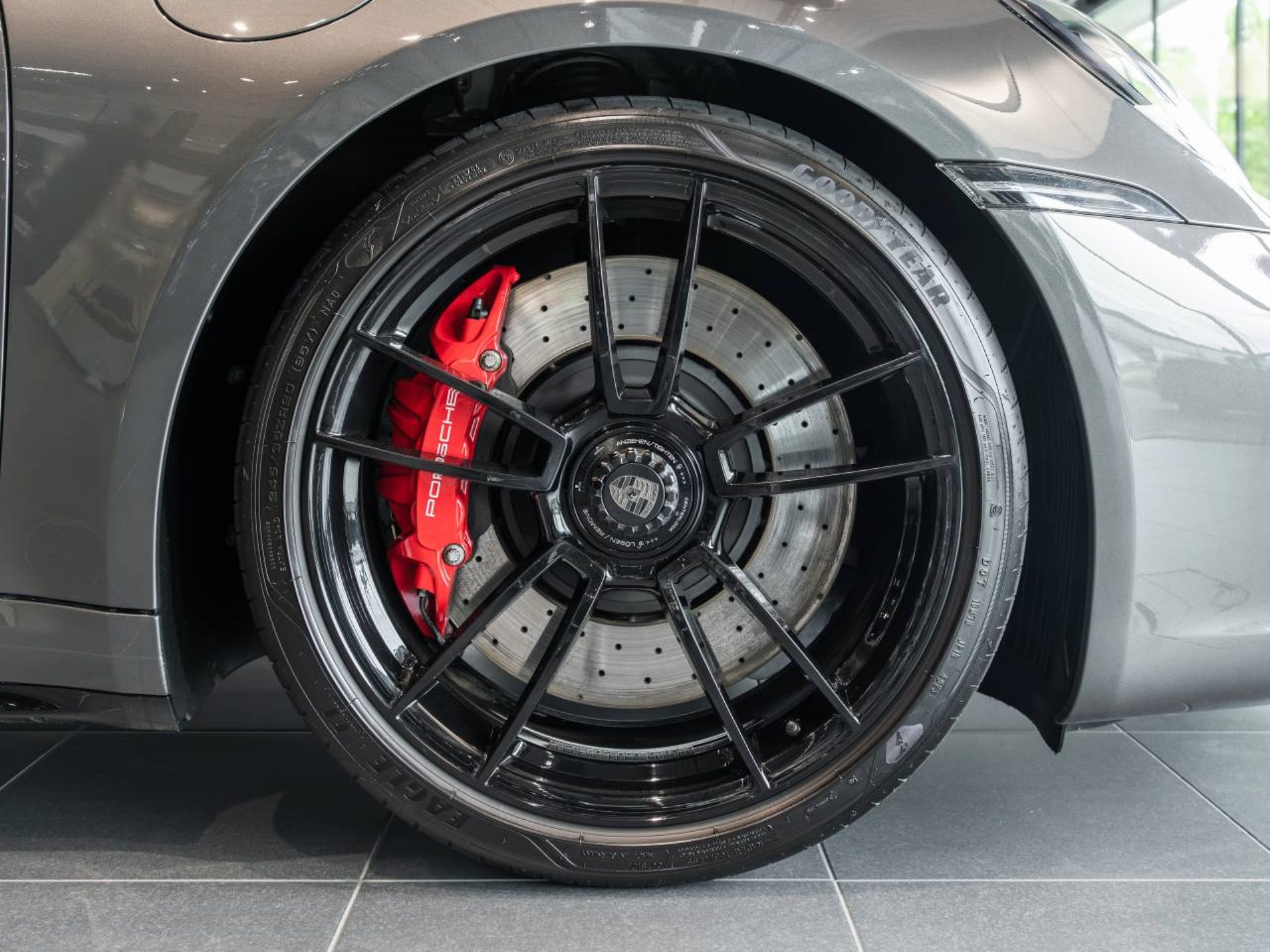 PORSCHE 911 Carrera GTS-image-31