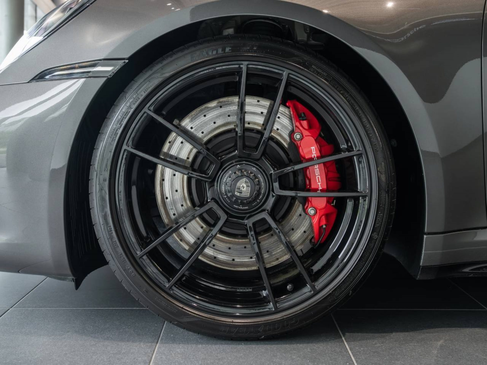 PORSCHE 911 Carrera GTS-image-29