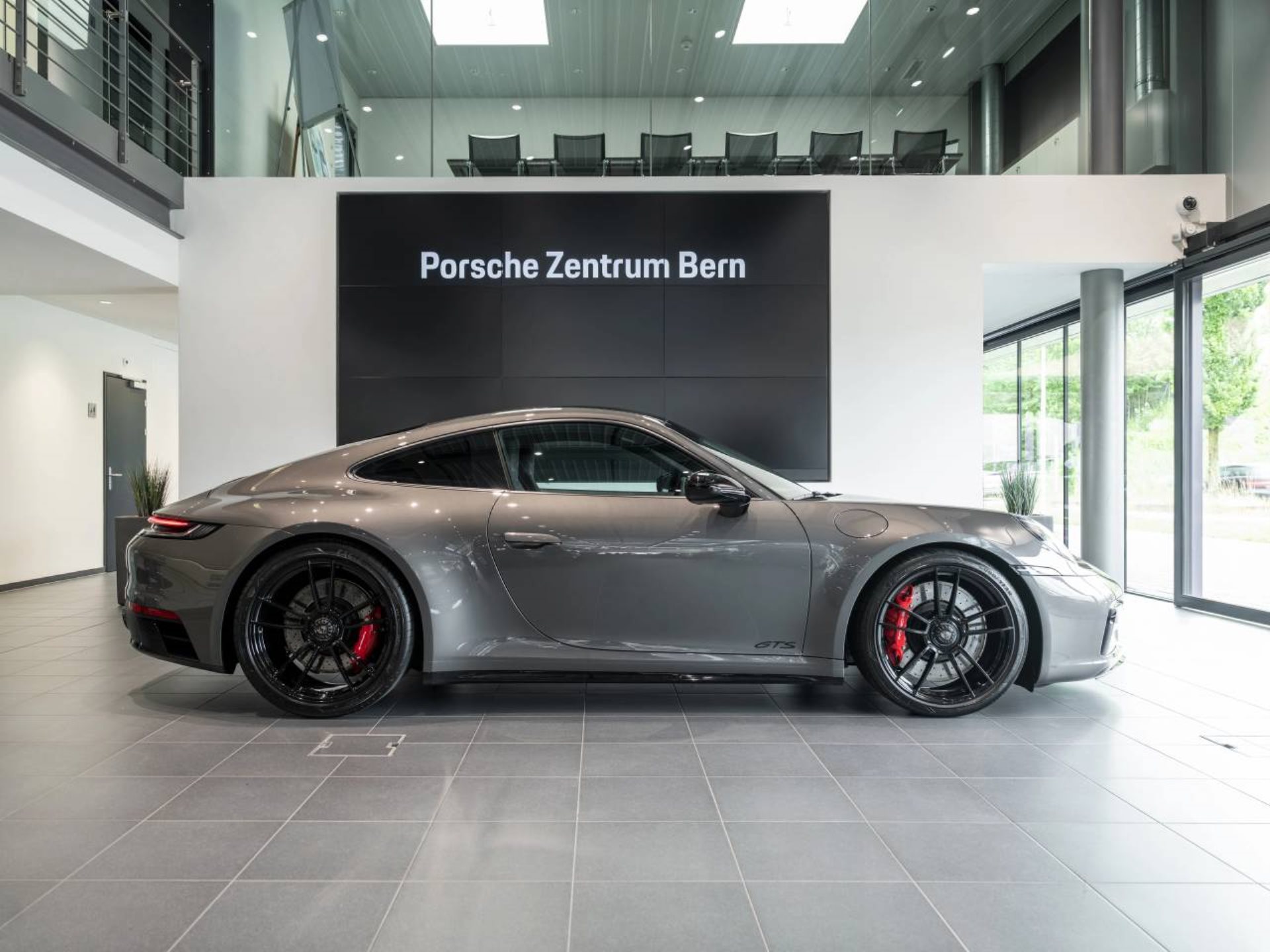 PORSCHE 911 Carrera GTS-image-1