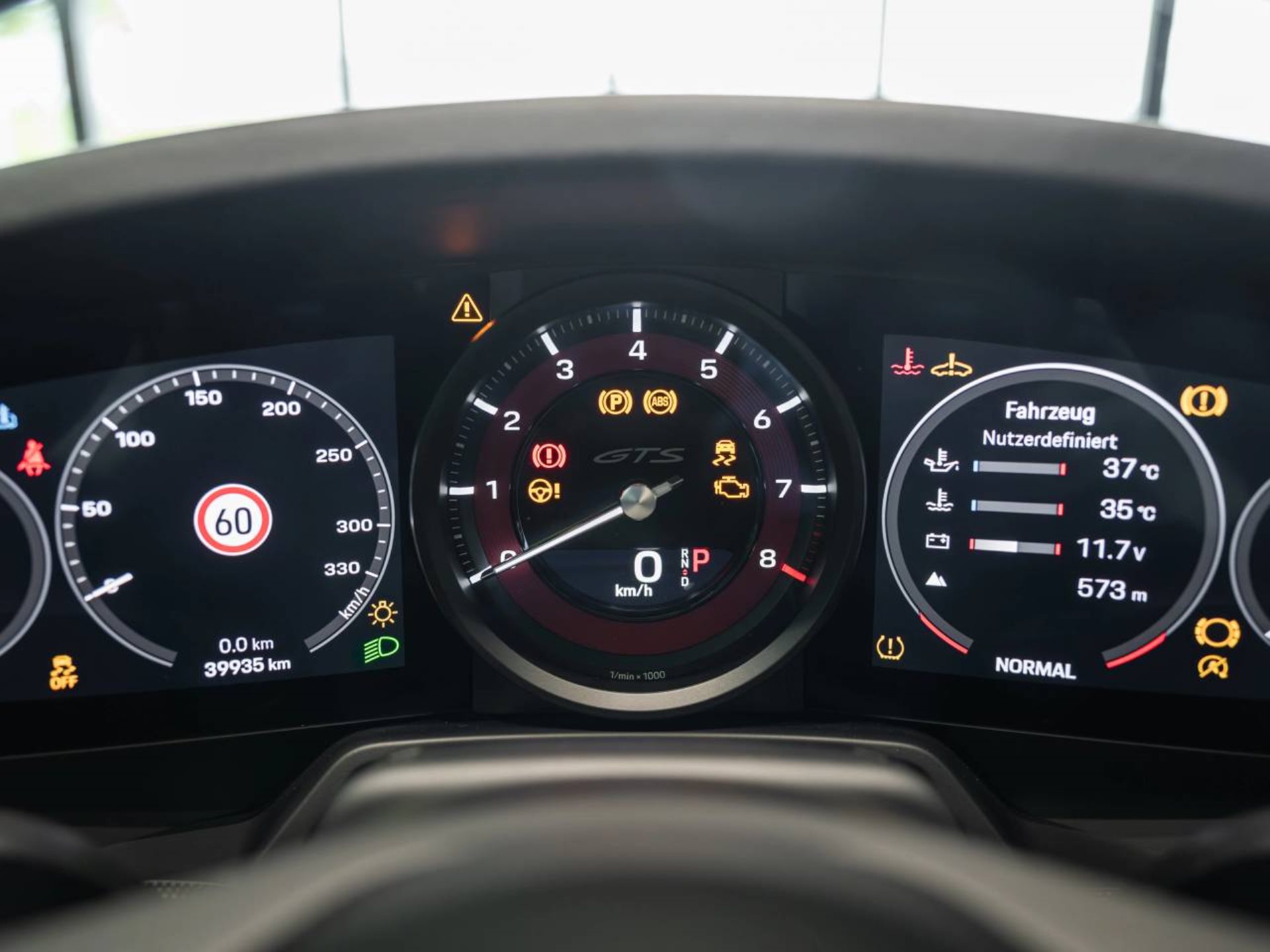 PORSCHE 911 Carrera GTS-image-13