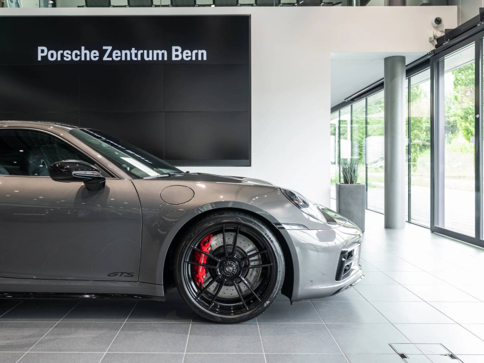 PORSCHE 911 Carrera GTS-image-11
