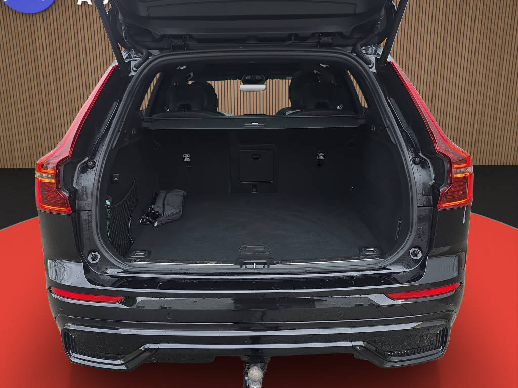 VOLVO XC60 2.0 B5 MH Plus Black Edition AWD-image-14