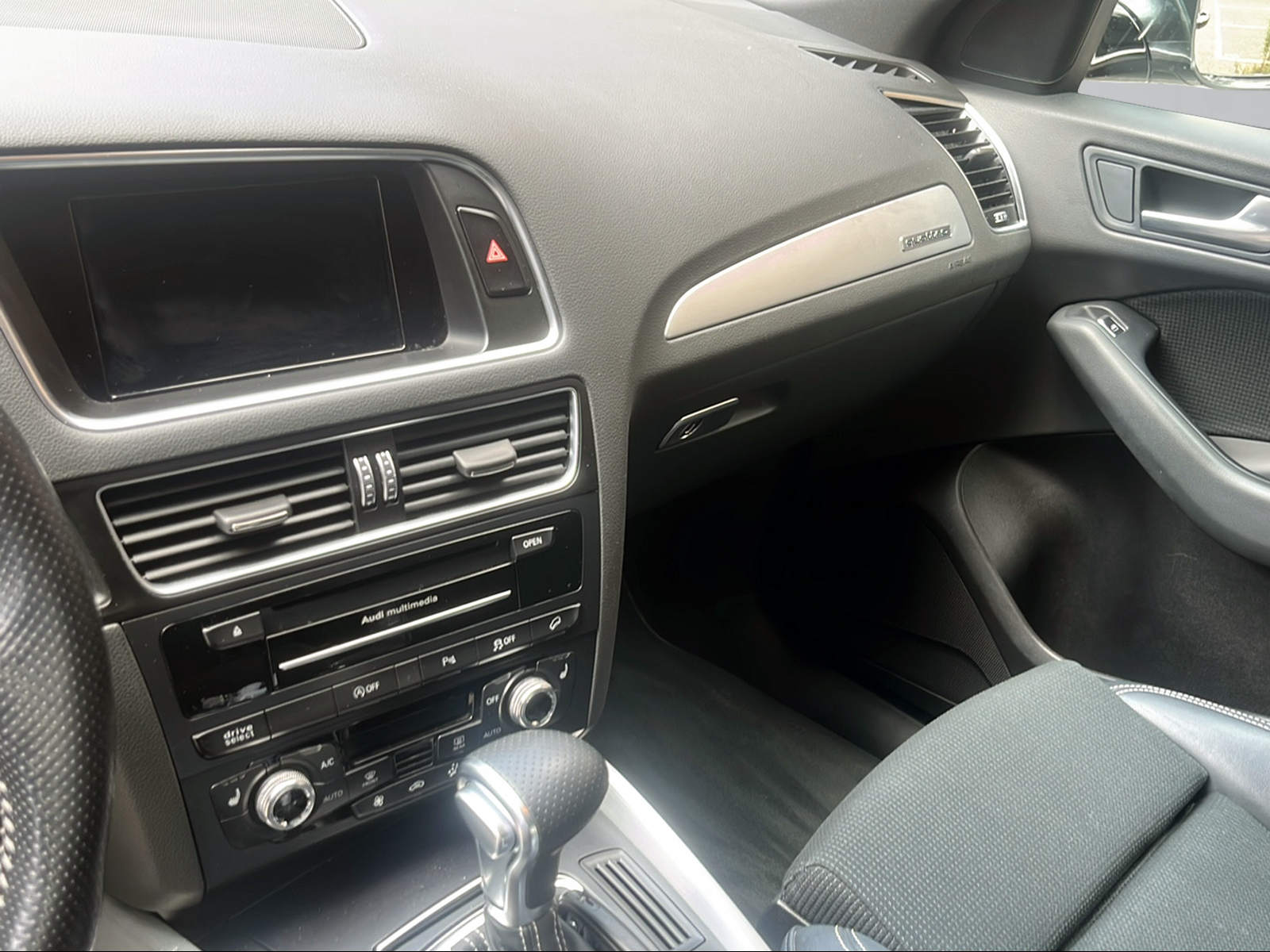 AUDI Q5 2.0 TDI quattro S-tronic-image-13