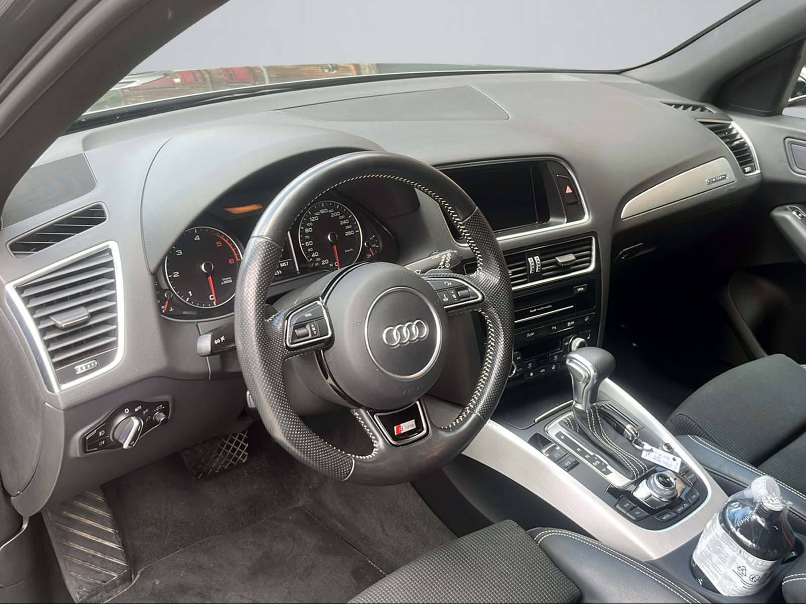 AUDI Q5 2.0 TDI quattro S-tronic-image-12