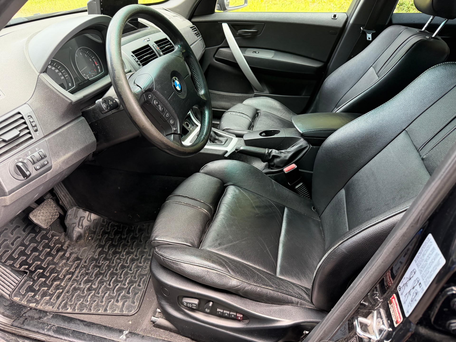 BMW X3 3.0i-image-6