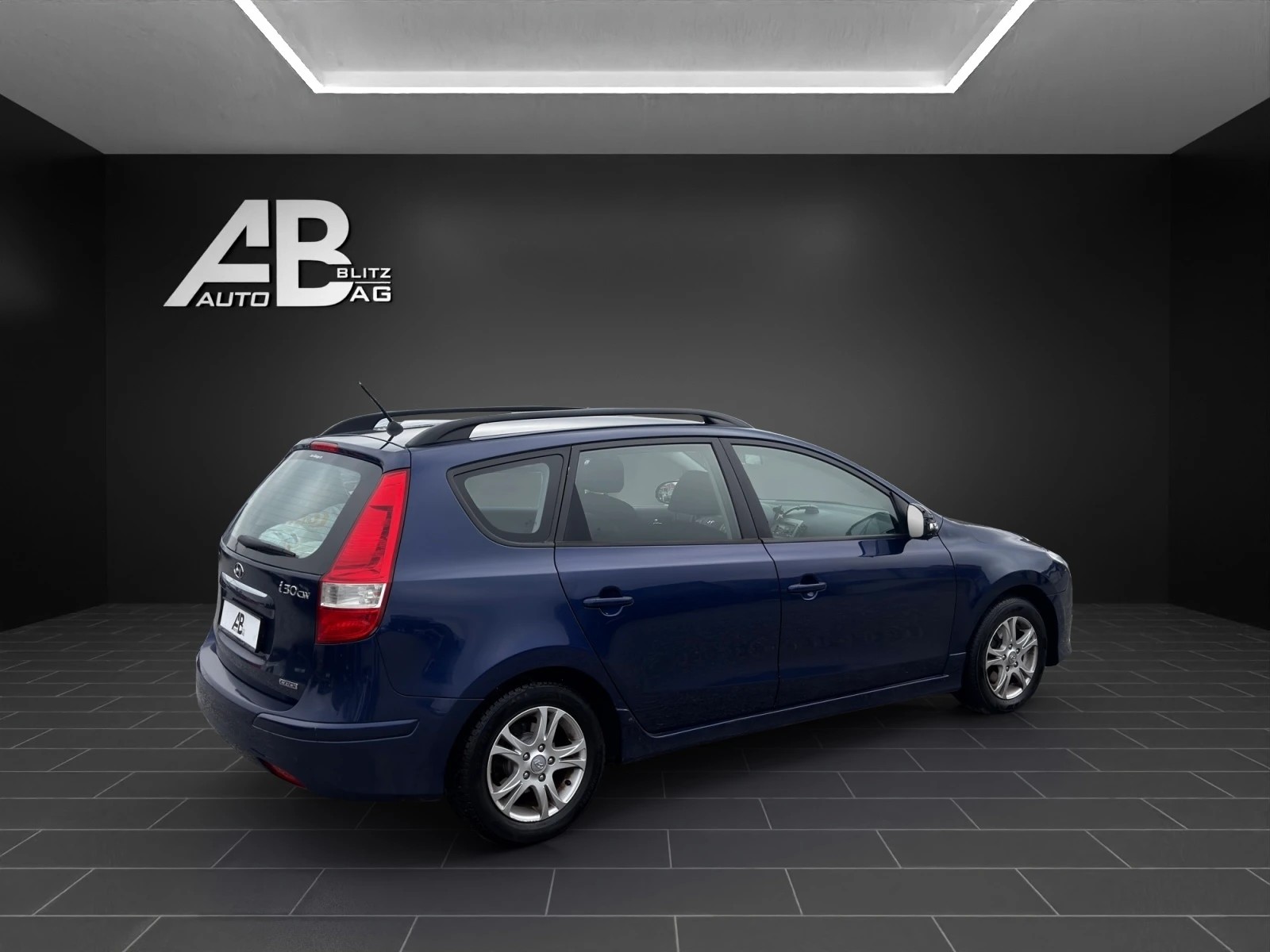 HYUNDAI i30 Wagon 1.6 CRDi Style Automatic-image-4