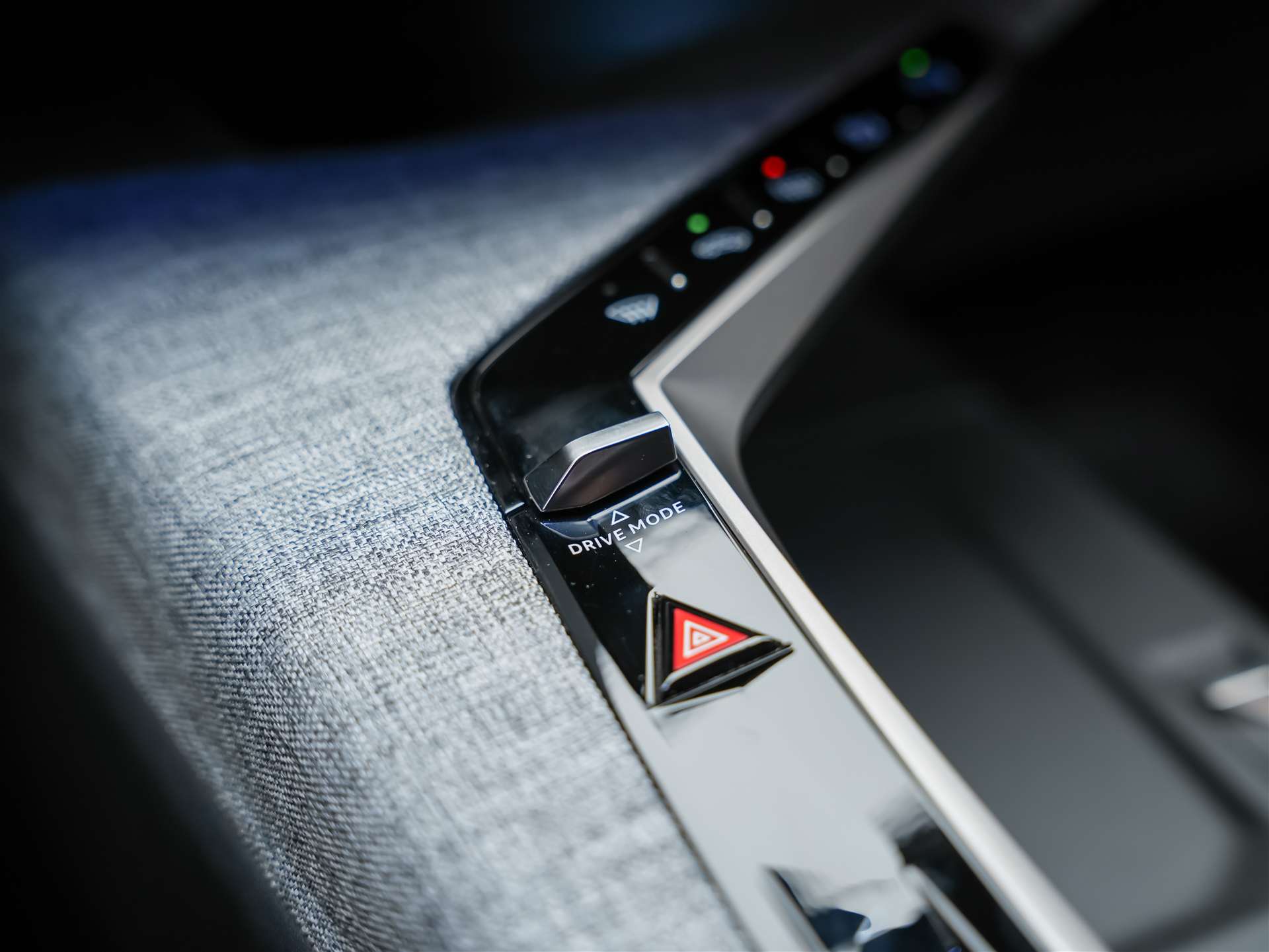 PEUGEOT 5008 145 Hybrid e-DCS6 GT *7-Sitzer*-image-23