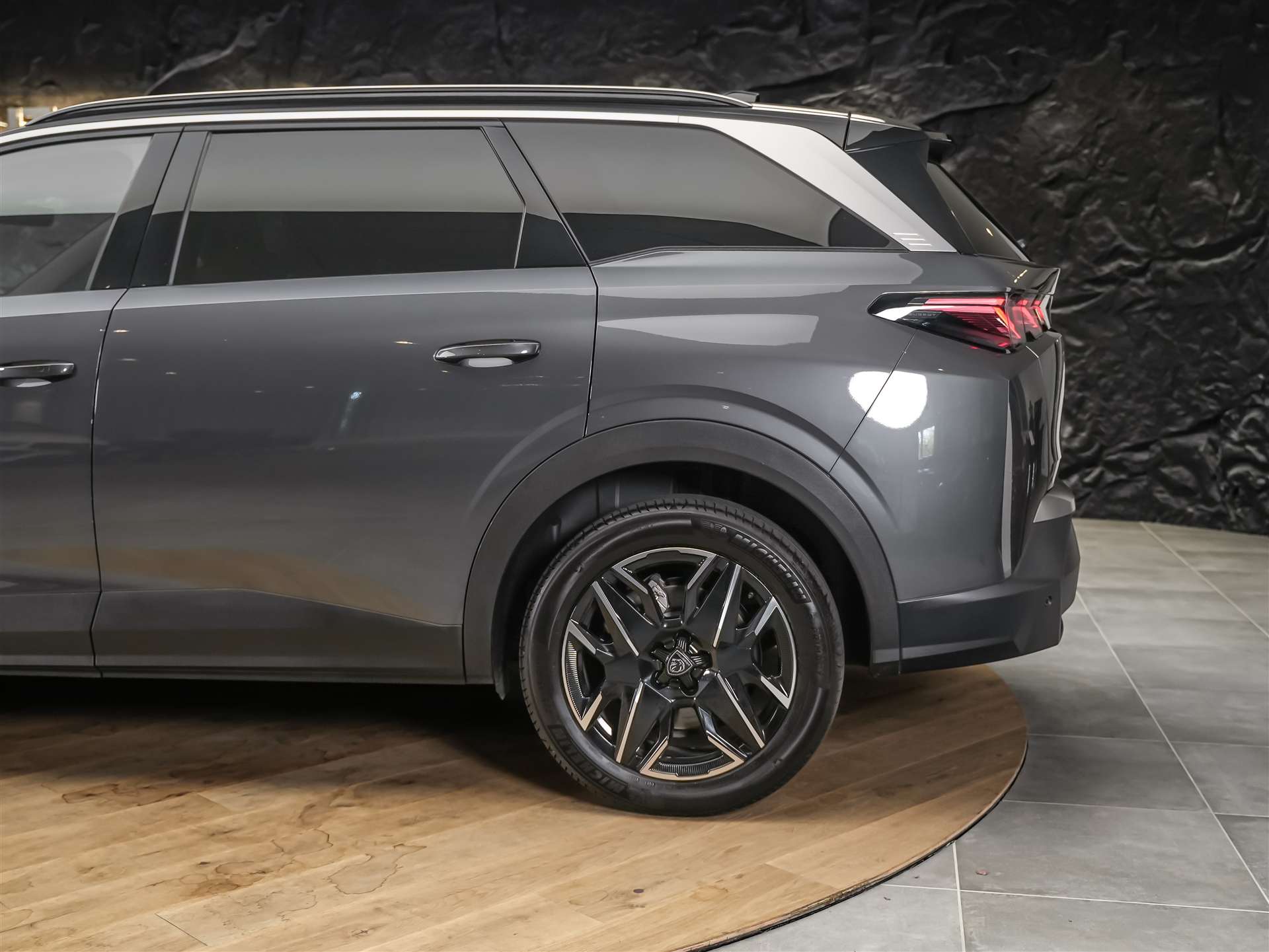 PEUGEOT 5008 145 Hybrid e-DCS6 GT *Werksgarantie*7 Sitzer*Abstandsregler*Lenkradheizung*-image-18