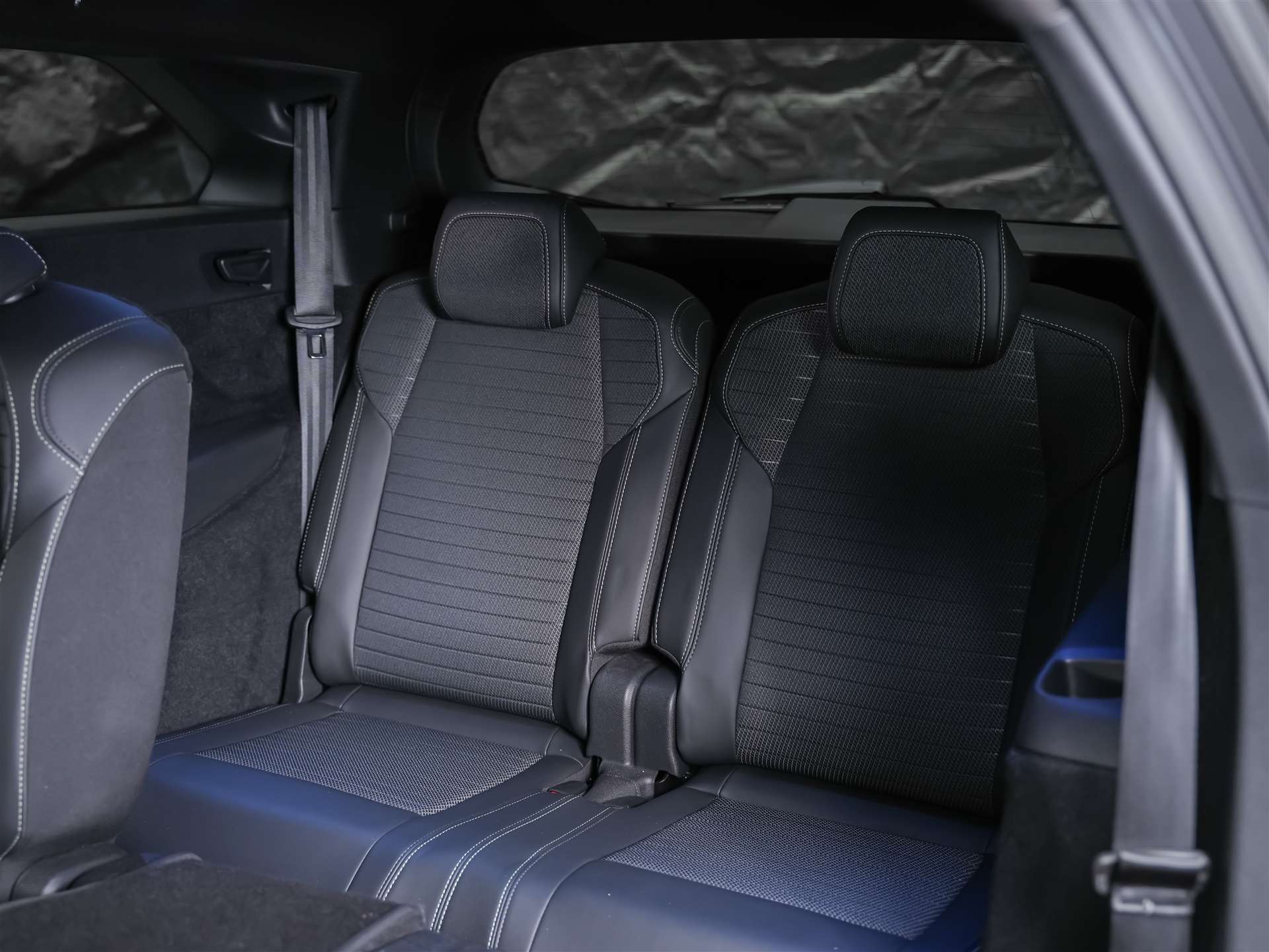 PEUGEOT 5008 145 Hybrid e-DCS6 GT *7-Sitzer*-image-14