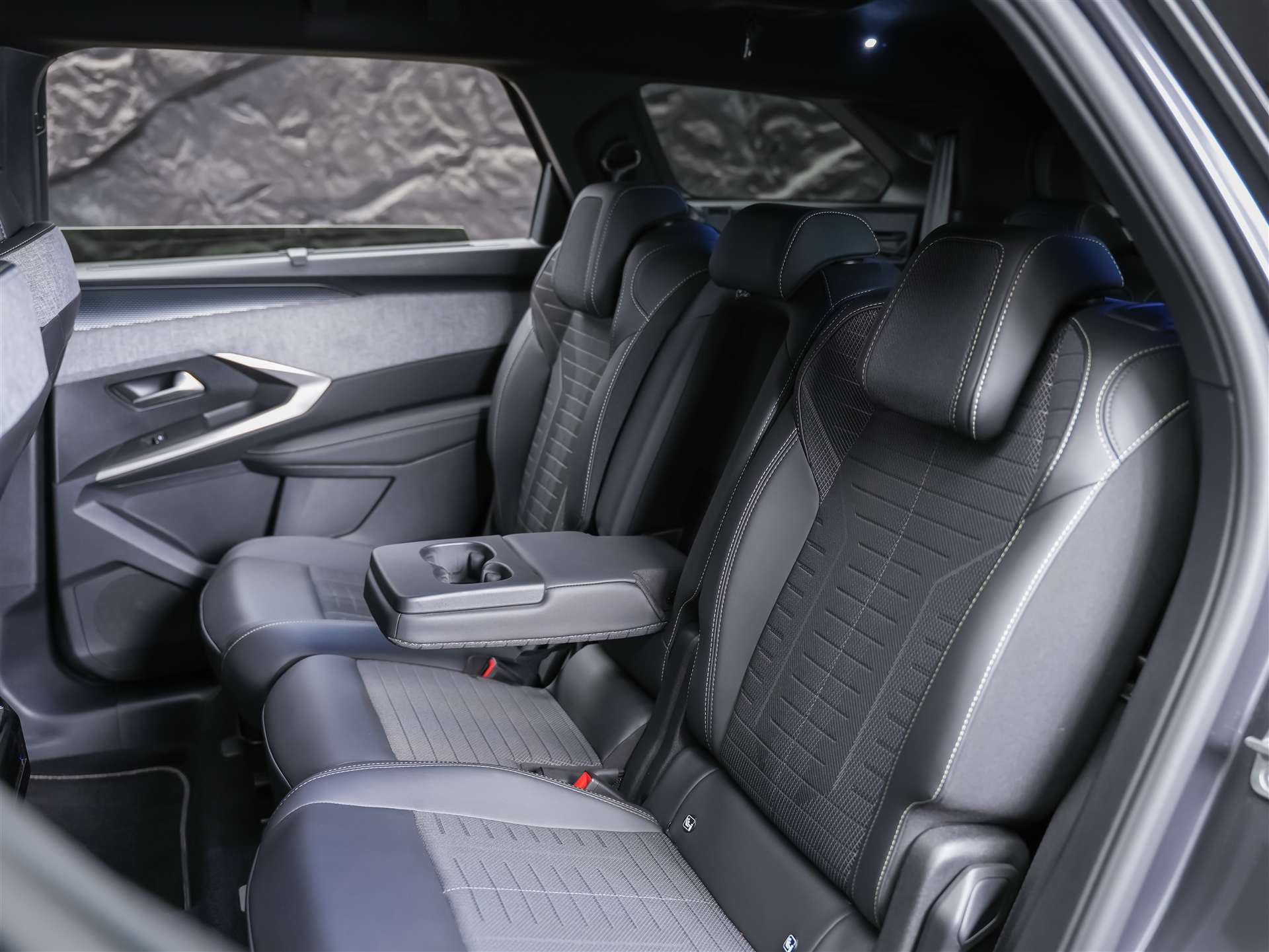 PEUGEOT 5008 145 Hybrid e-DCS6 GT *7-Sitzer*-image-13