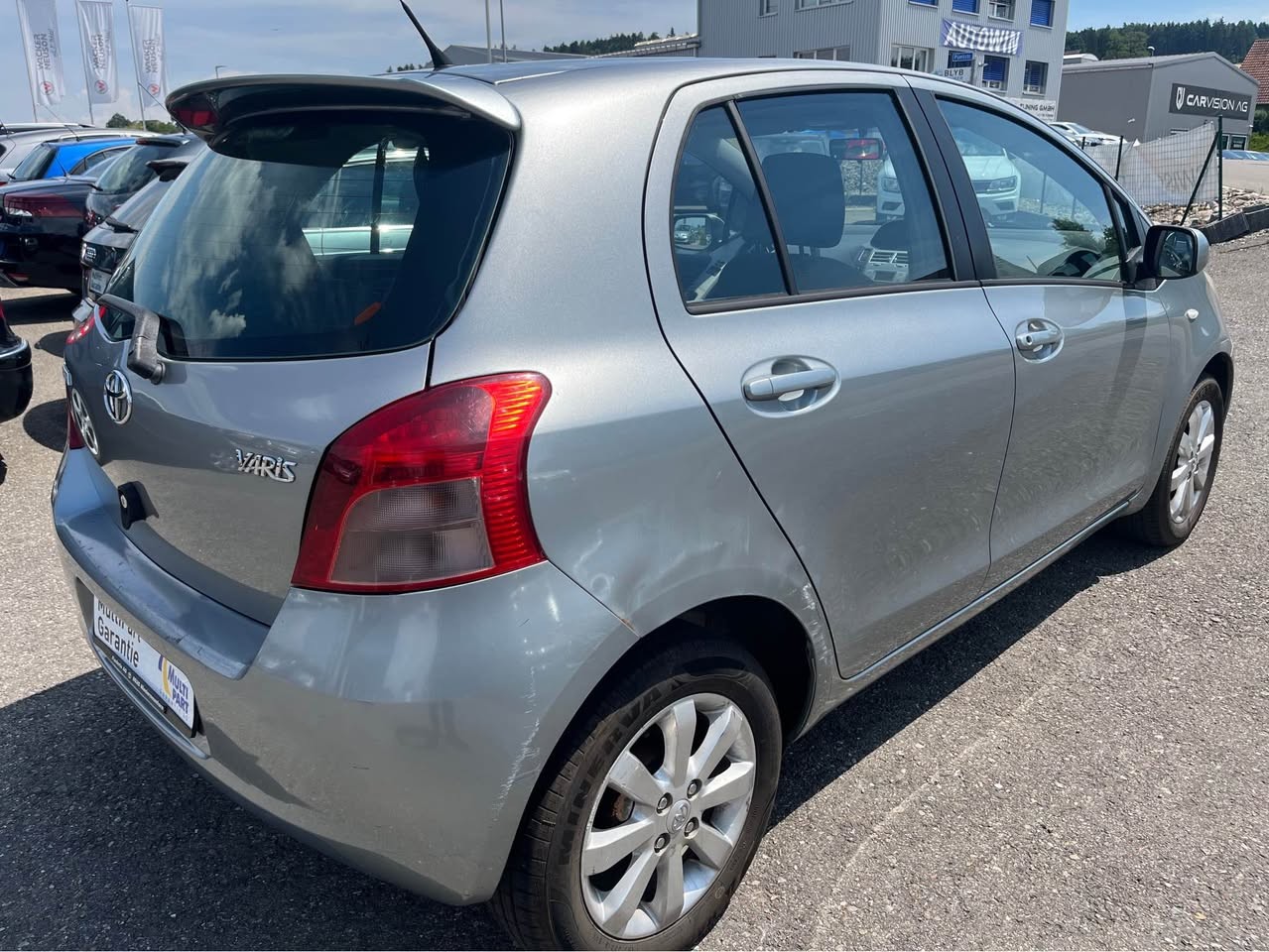 TOYOTA Yaris 1.3 Linea Luna-image-3