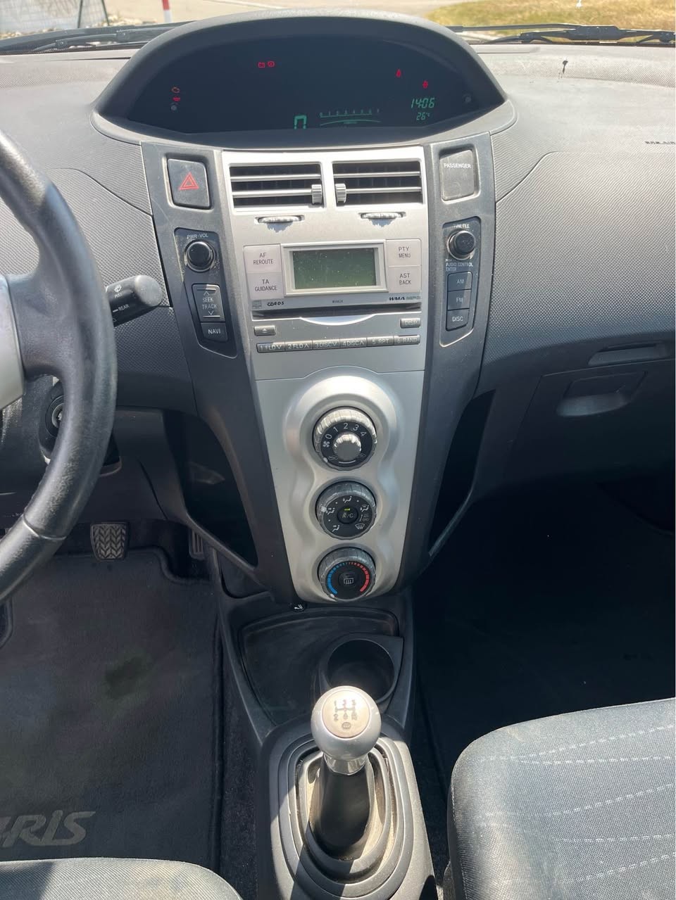 TOYOTA Yaris 1.3 Linea Luna-image-9