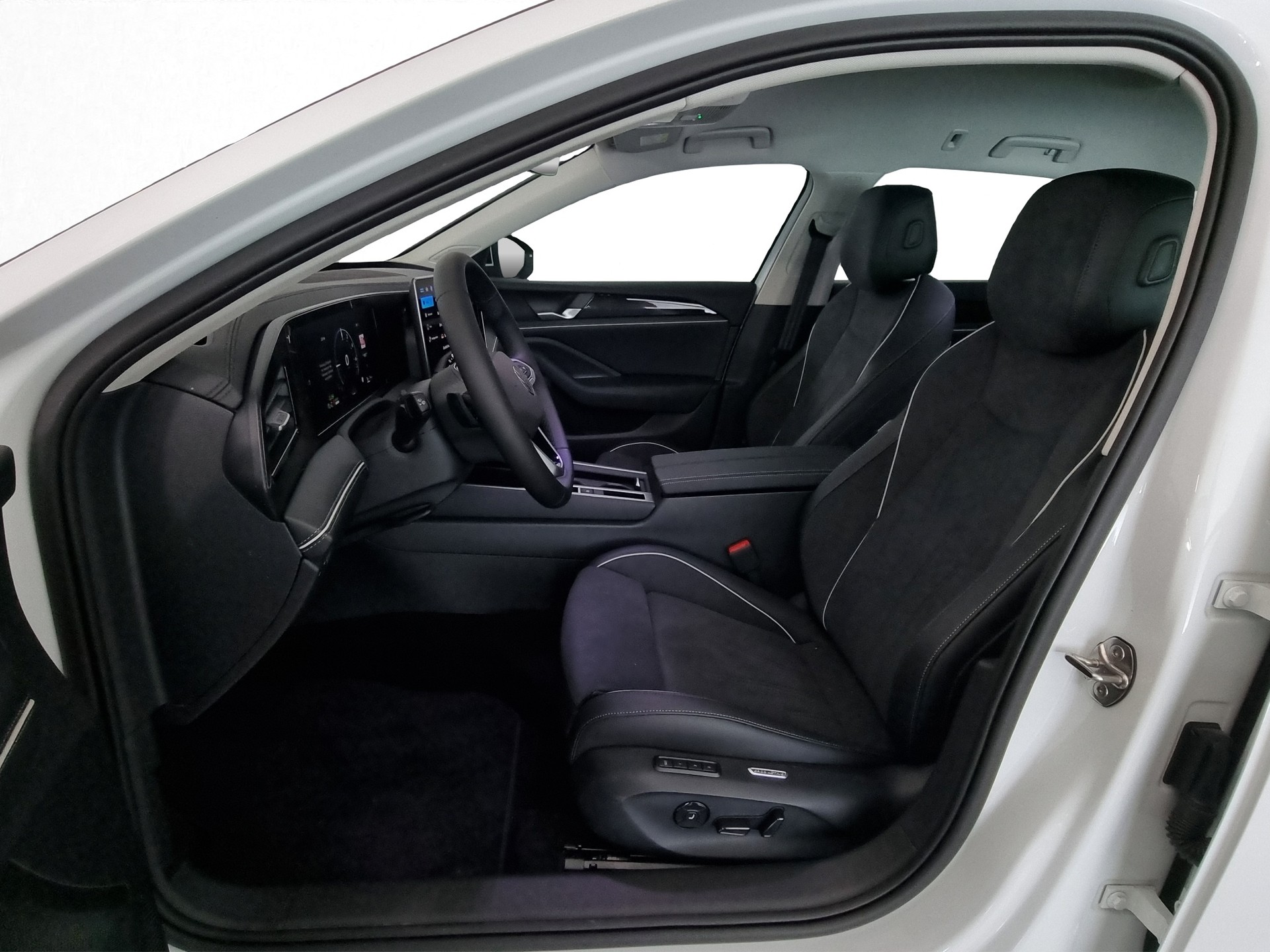 VW Passat Variant 1.5 TSI evo2 PHEV Business-image-5