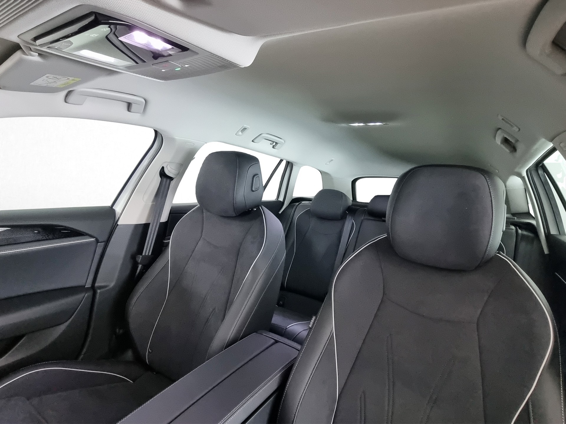 VW Passat Variant 1.5 TSI evo2 PHEV Business-image-12