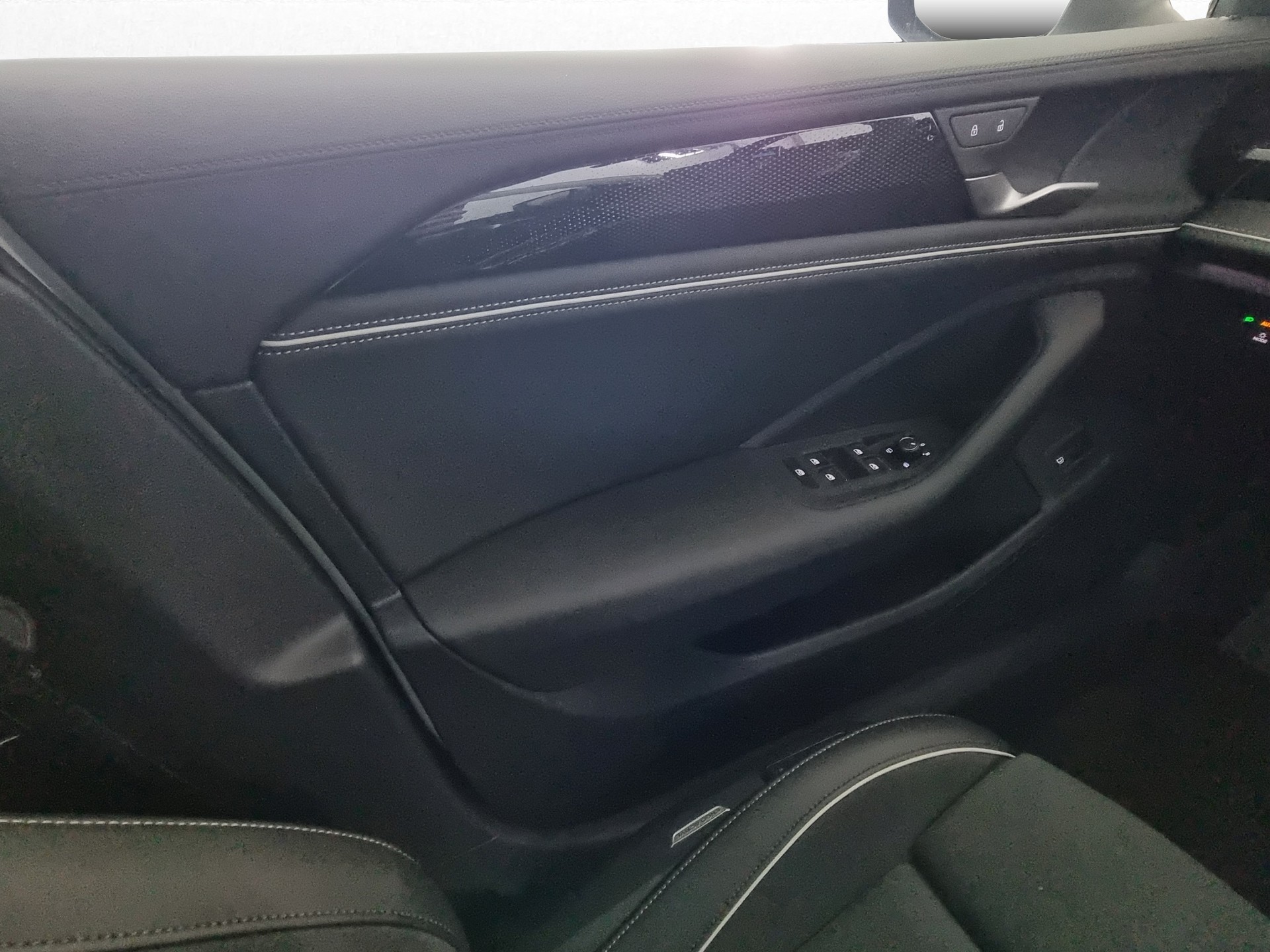 VW Passat Variant 1.5 TSI evo2 PHEV Business-image-11