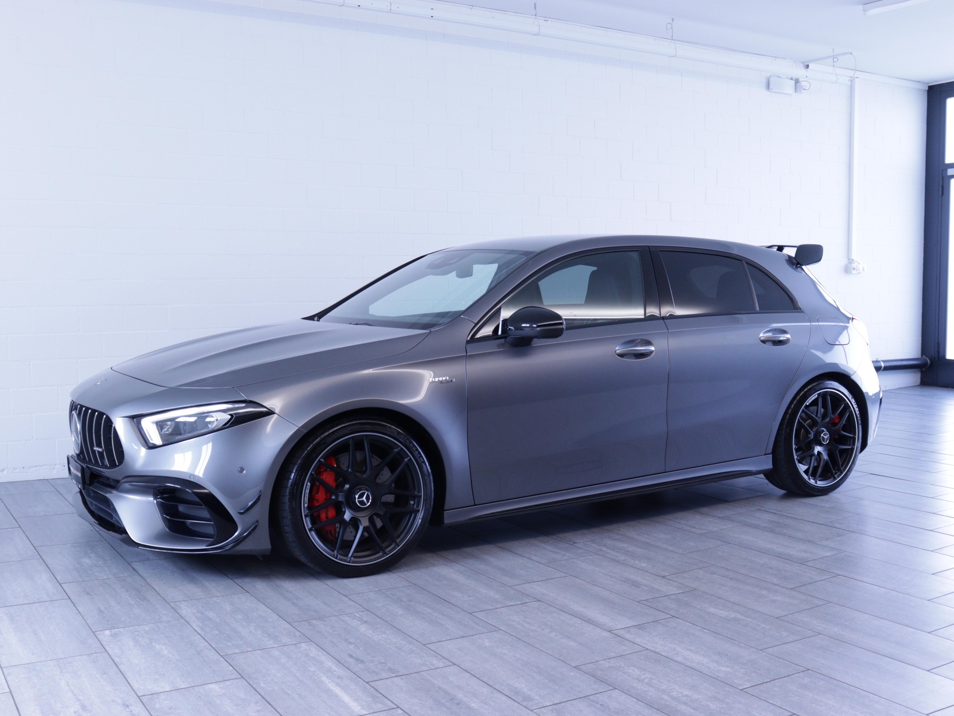 MERCEDES-BENZ A 45 S AMG 4matic+-showroom-element-1