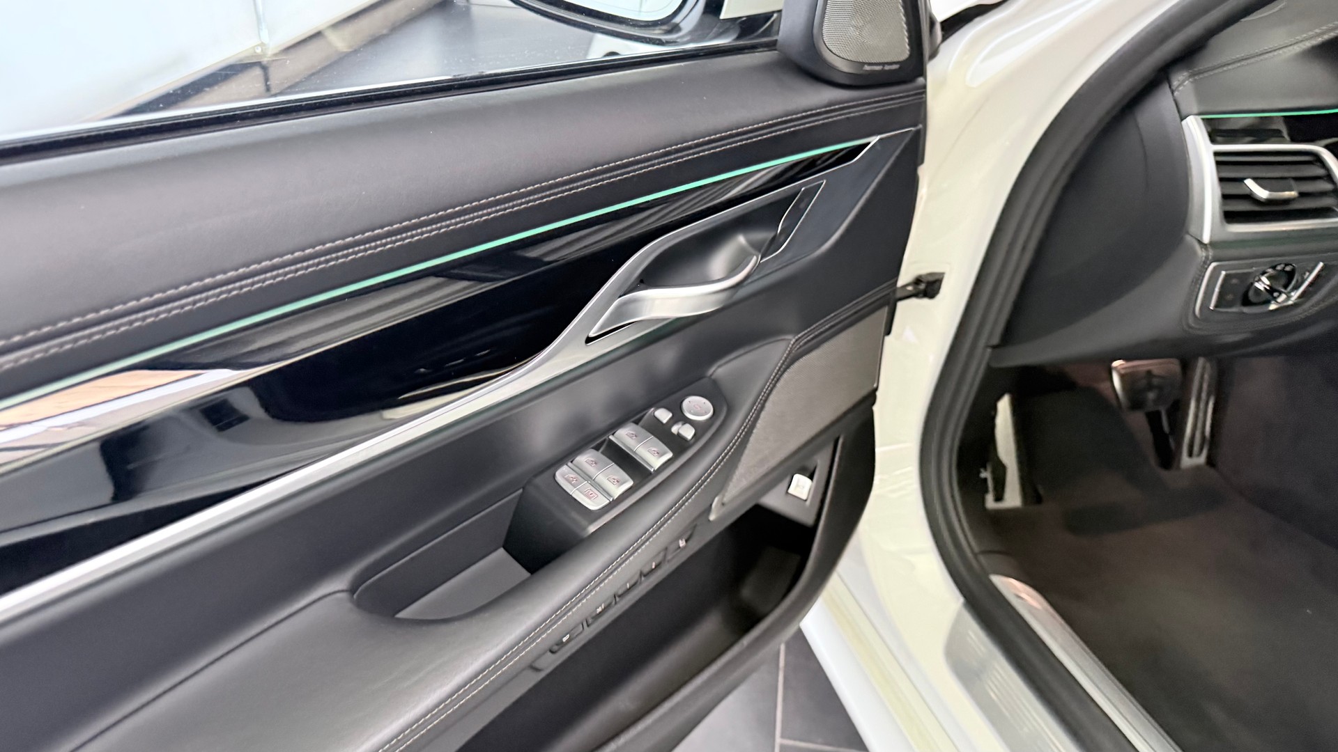 BMW 740d xDrive SAG-image-11