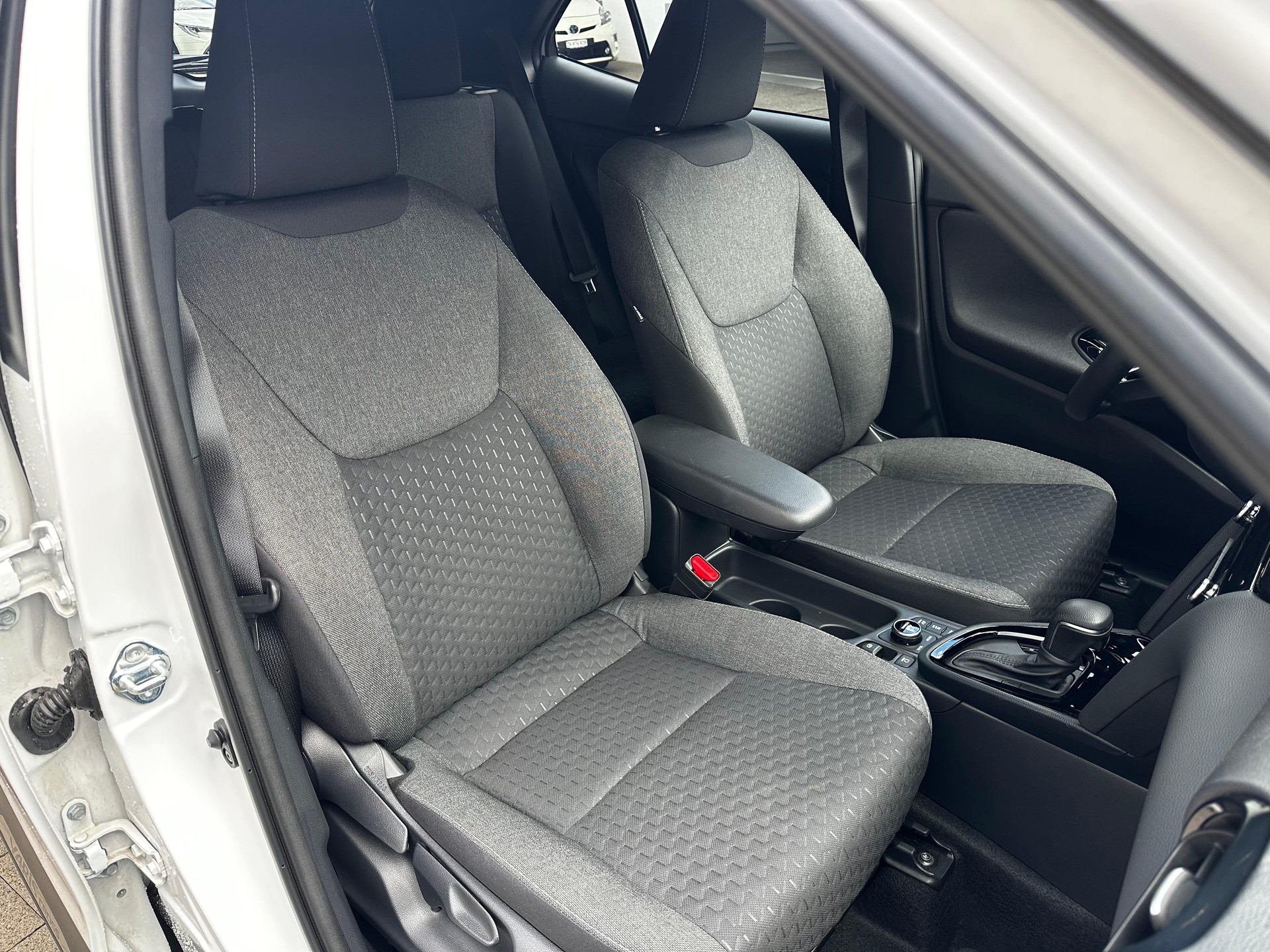 TOYOTA Yaris Cross 1.5 VVT-i HSD Trend AWD-i-image-14