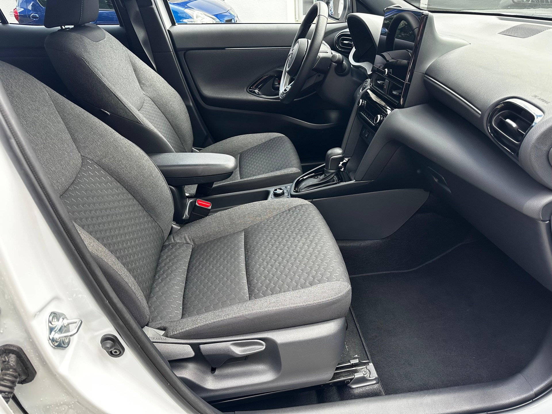 TOYOTA Yaris Cross 1.5 VVT-i HSD Trend AWD-i-image-12