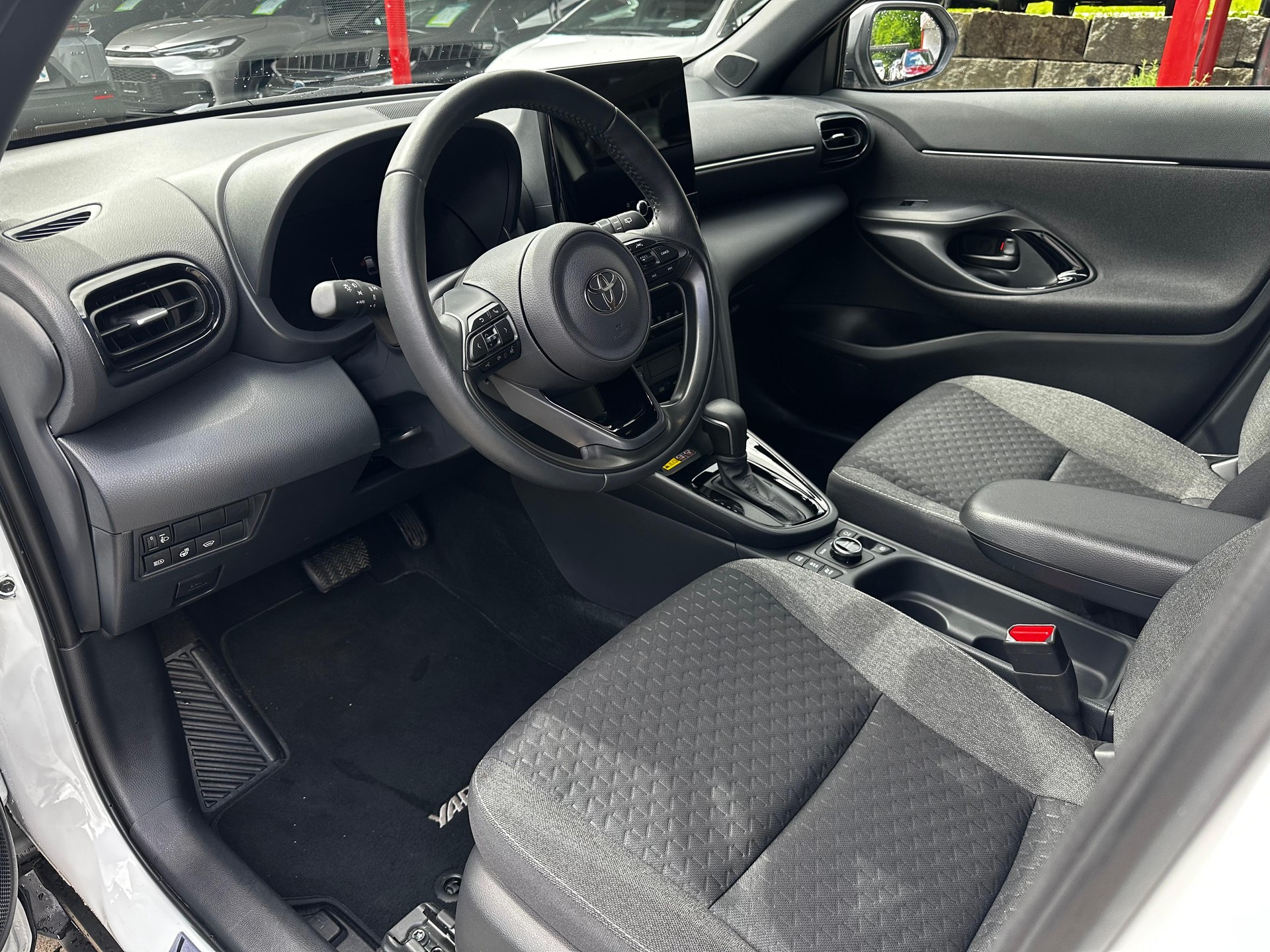TOYOTA Yaris Cross 1.5 VVT-i HSD Trend AWD-i-image-9