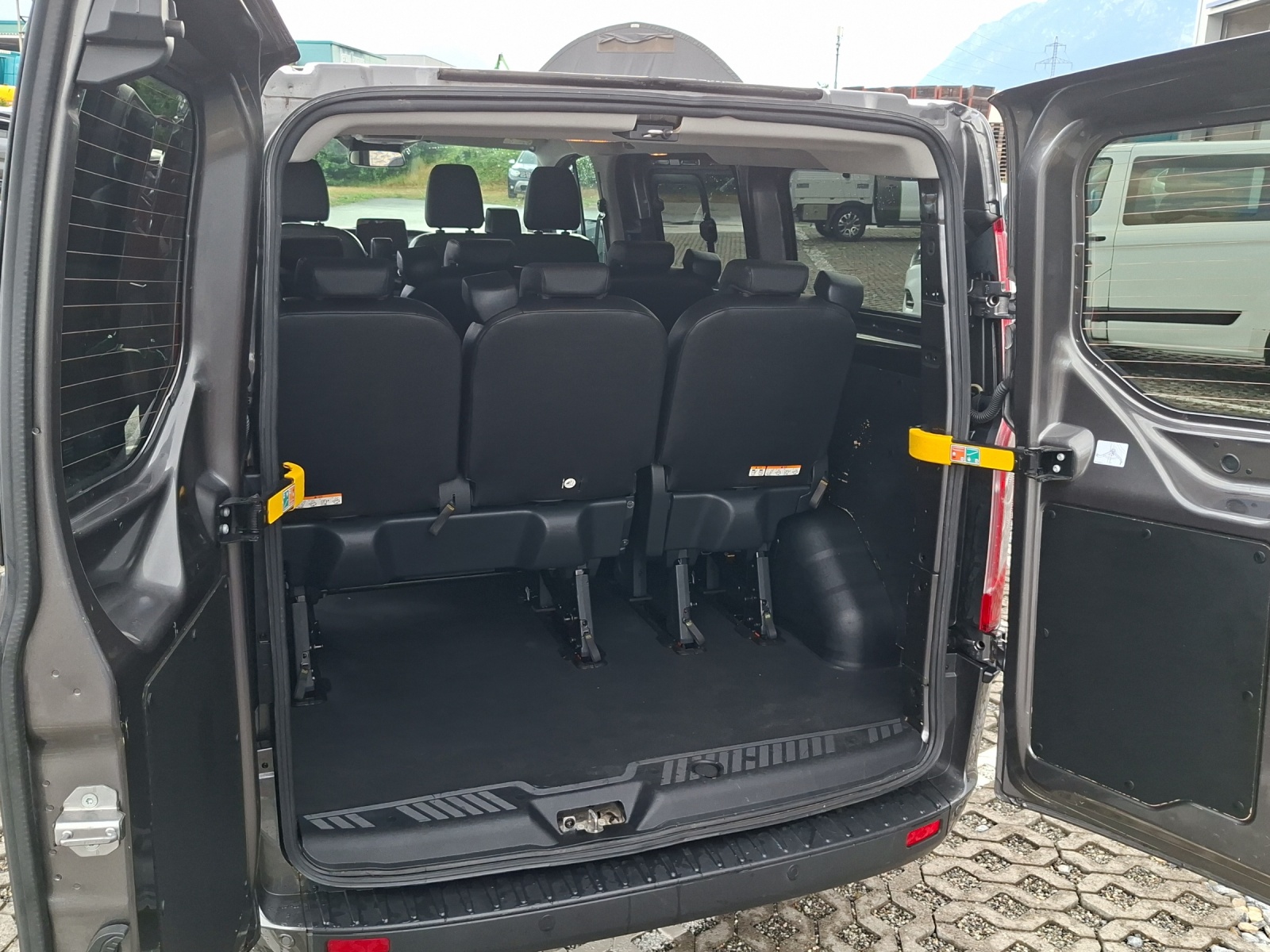 FORD Transit Custom 320 L1H1 Trend Combi-image-10