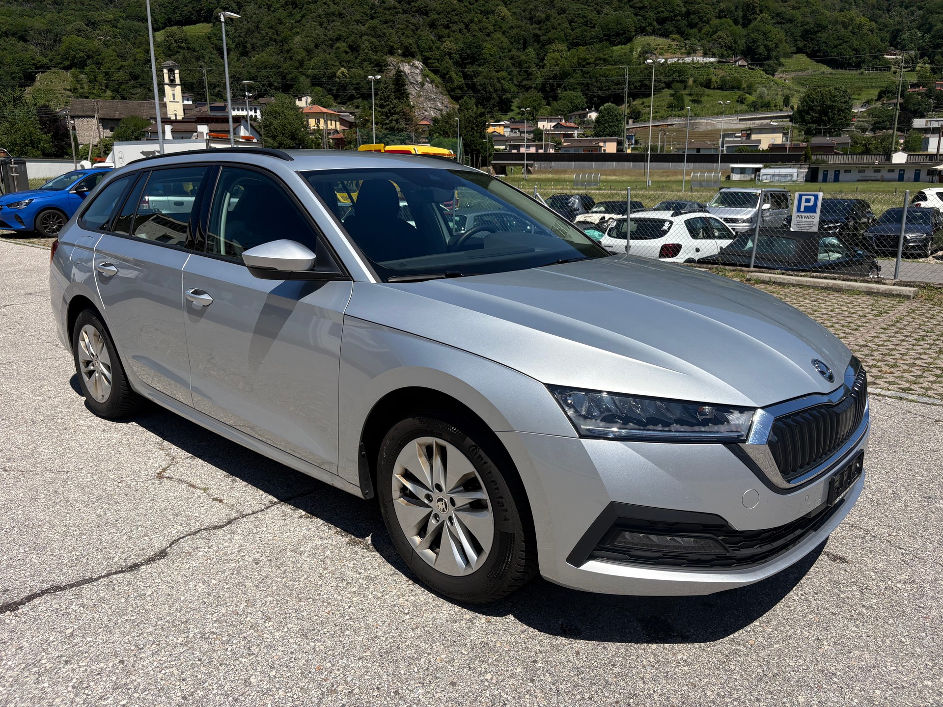 SKODA Octavia Combi 2.0 TDI DSG Ambition 4x4-image-7