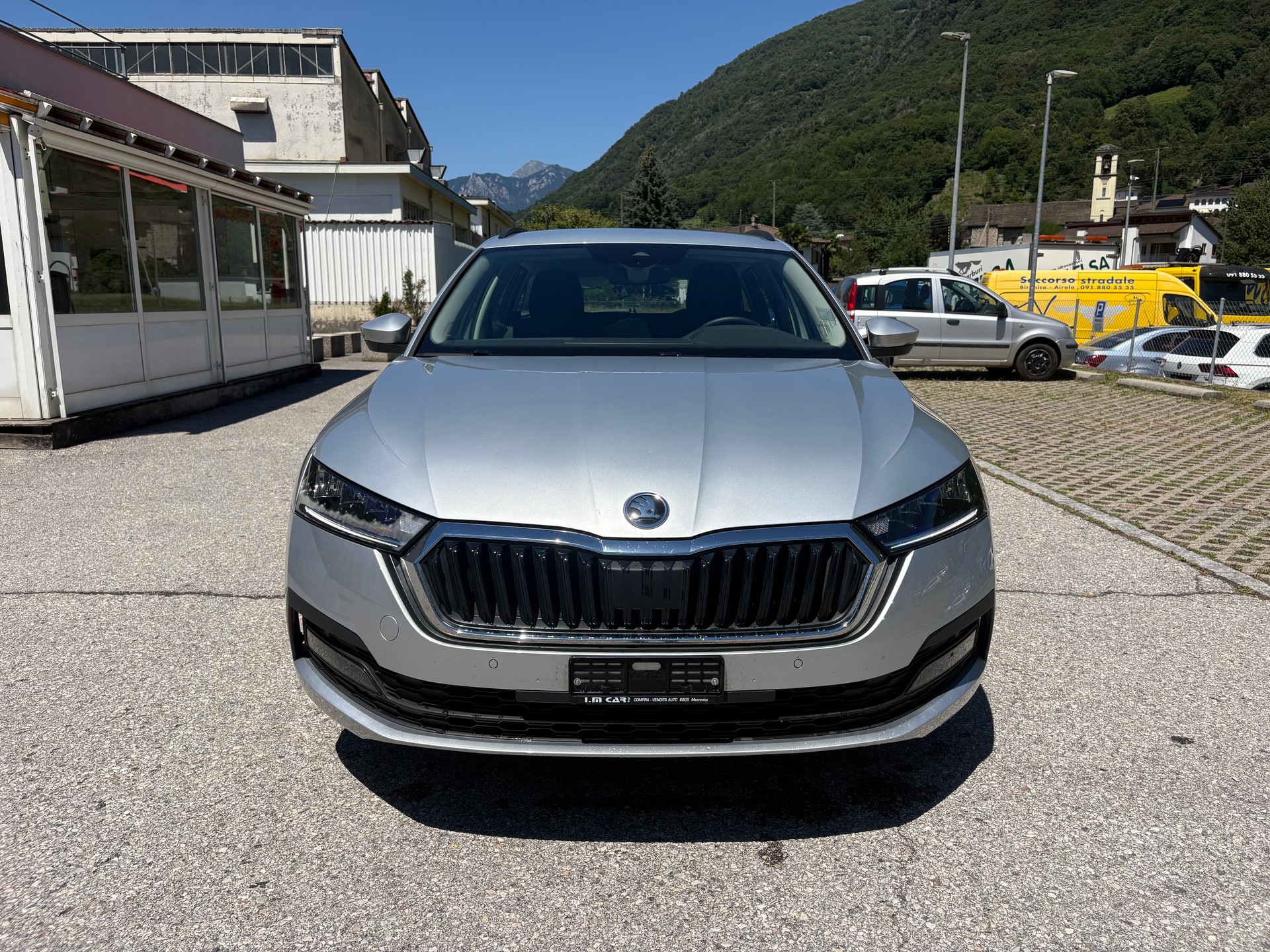 SKODA Octavia Combi 2.0 TDI DSG Ambition 4x4-image-1