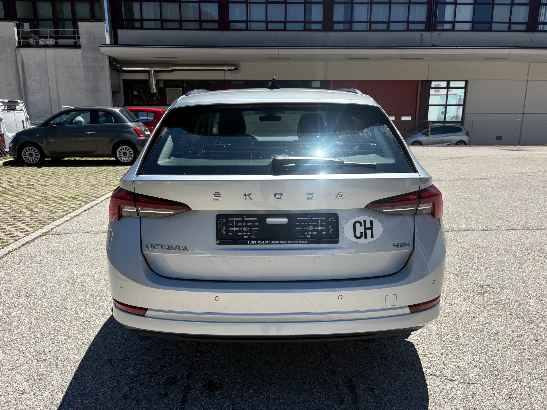SKODA Octavia Combi 2.0 TDI DSG Ambition 4x4-image-4