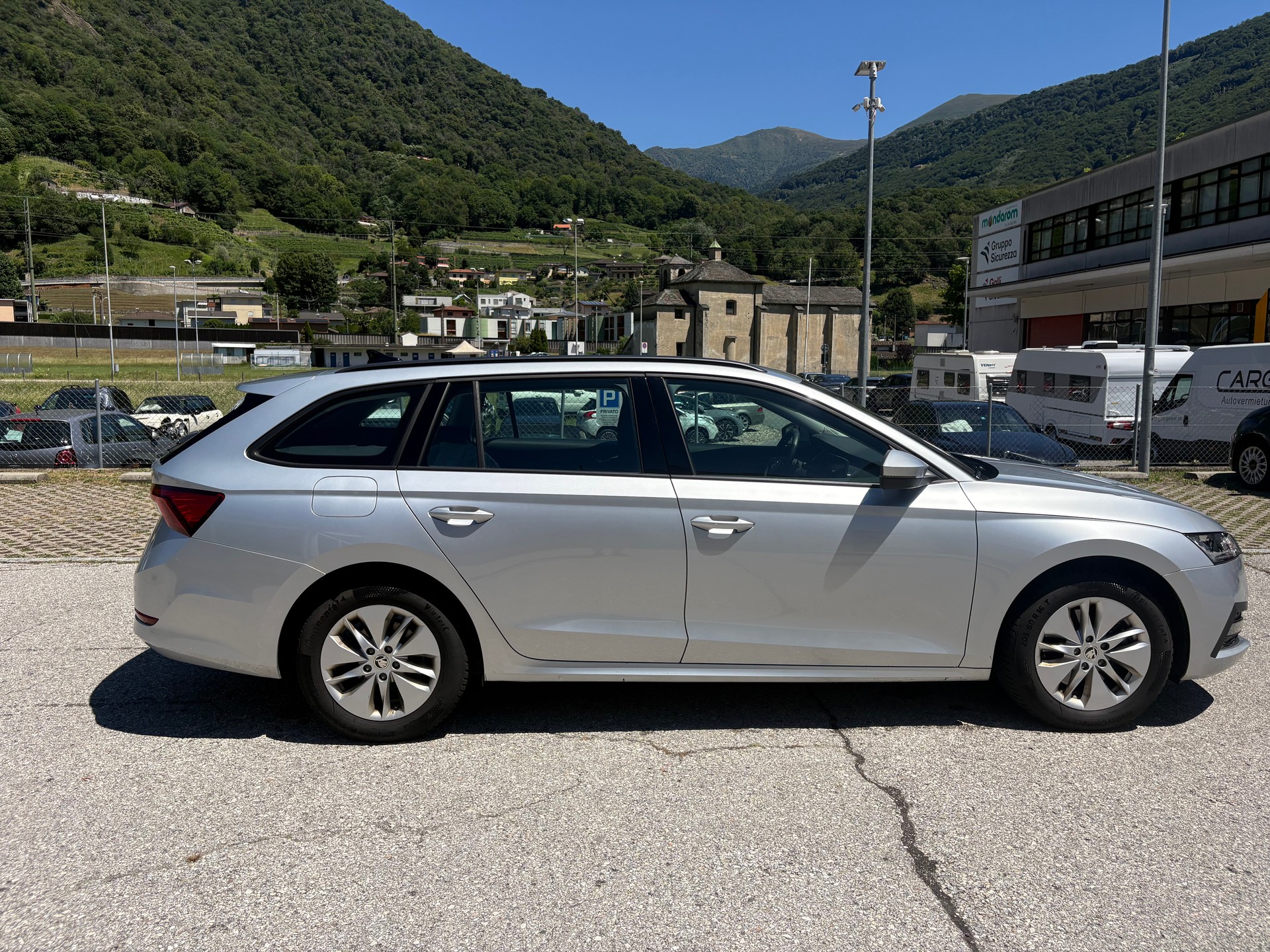 SKODA Octavia Combi 2.0 TDI DSG Ambition 4x4-image-6
