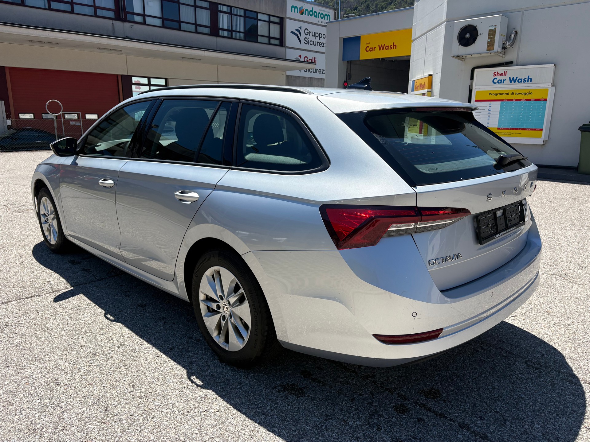 SKODA Octavia Combi 2.0 TDI DSG Ambition 4x4-image-3