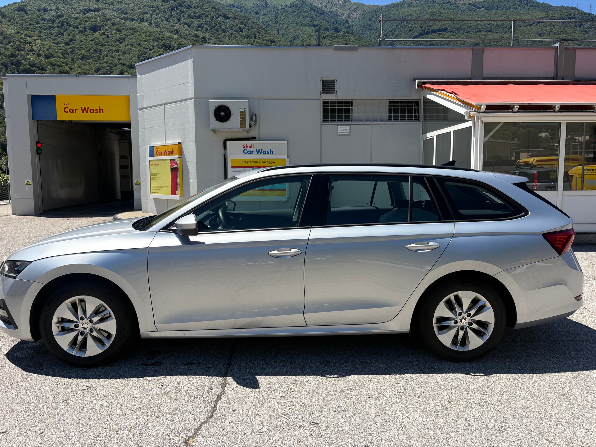 SKODA Octavia Combi 2.0 TDI DSG Ambition 4x4-image-2